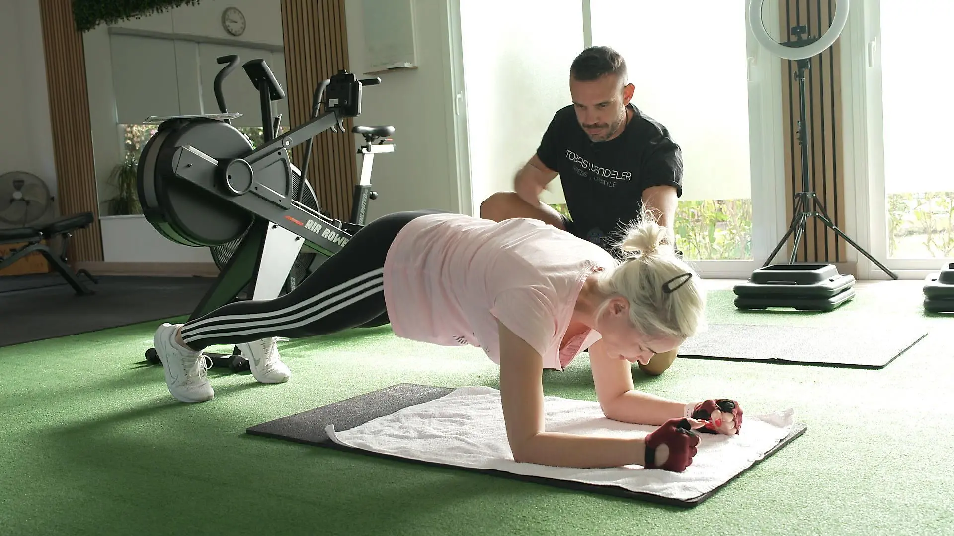 Daniela bereitet sich auf einen Fitness-Wettkampf vor.
+++ Die Verwendung des sendungsbezogenen Materials ist nur mit dem Hinweis und Verlinkung auf RTL+ gestattet. +++