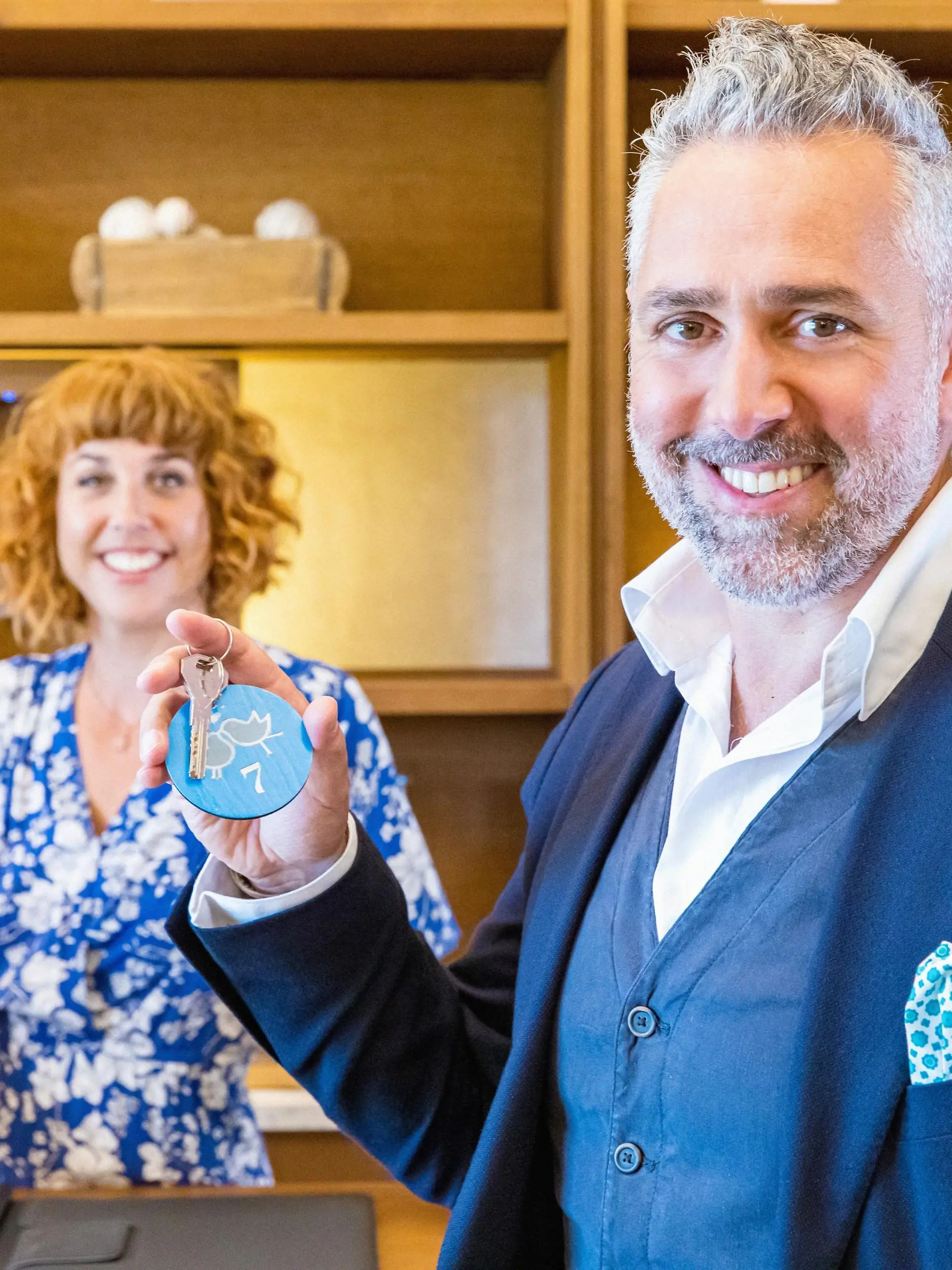 Aline Marie Rademacher ist Rezeptionistin im "First Dates Hotel" und empfängt zusammen mit Gastgeber Roland Trettl die Gäste.

Die Verwendung des sendungsbezogenen Materials ist nur mit dem Hinweis und Verlinkung auf TVNOW gestattet.