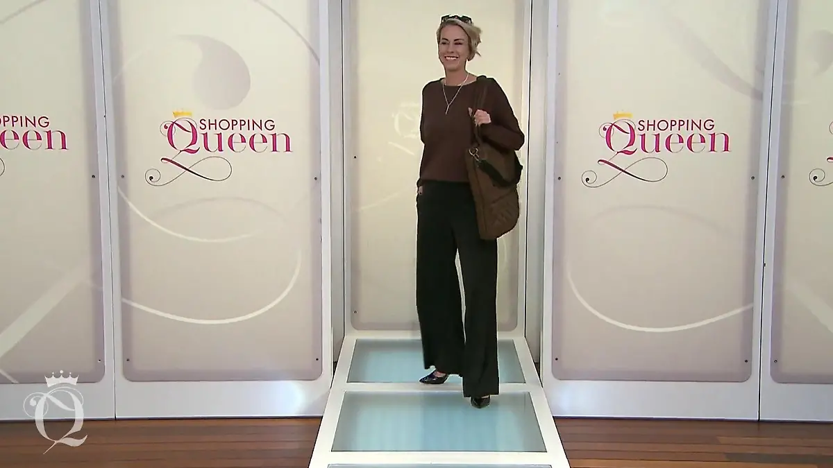 „Shopping Queen“-Kandidatin Rita in ihrem dunklen Business-Look