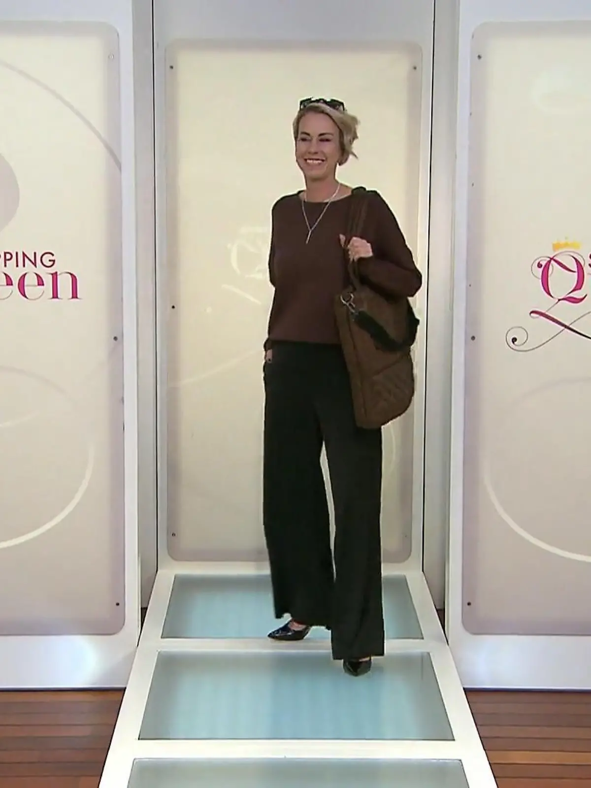 „Shopping Queen“-Kandidatin Rita in ihrem dunklen Business-Look
