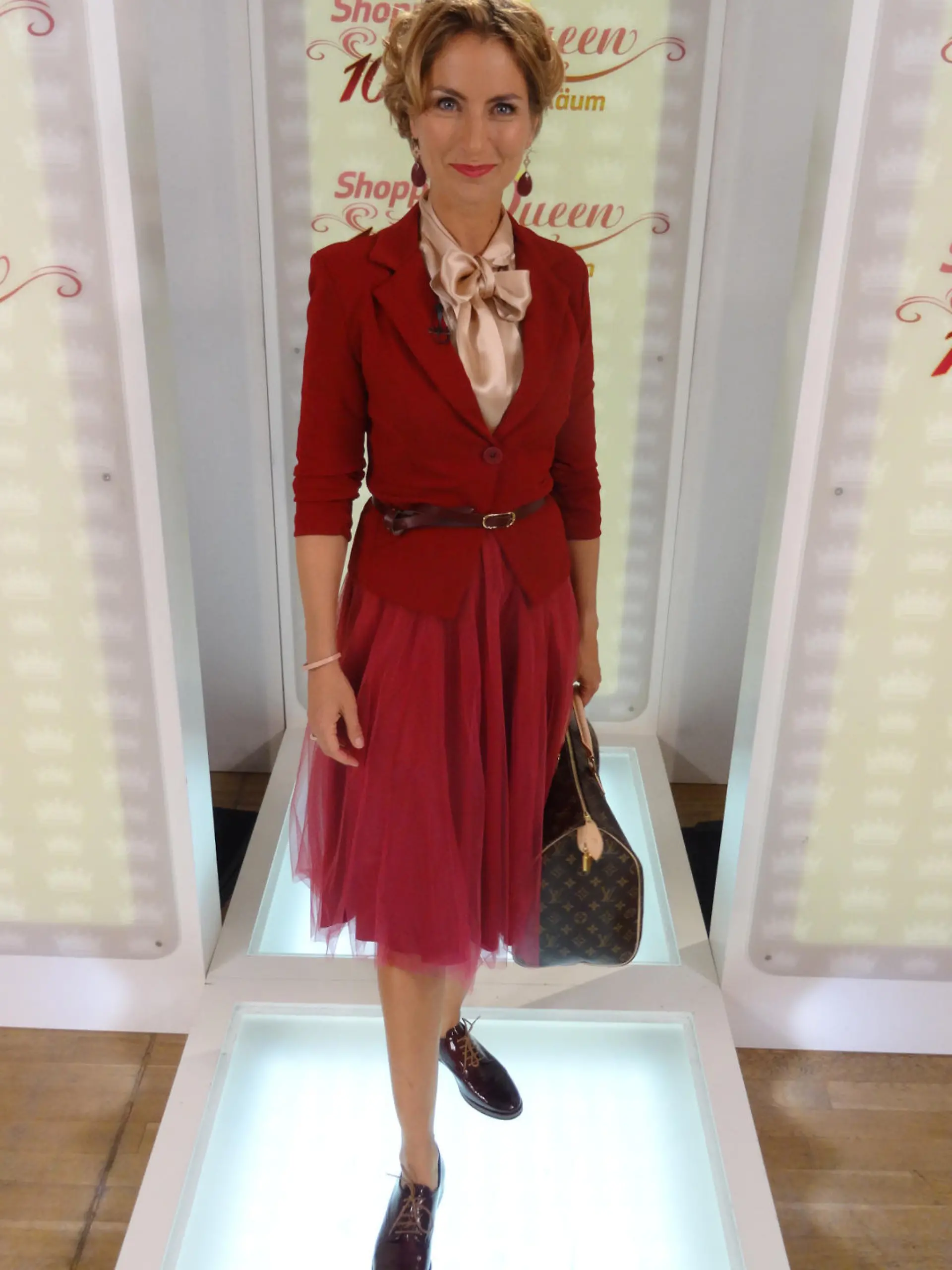 Bild zu: ""Shopping Queen"-Kandidatin Caroline punktet auf dem Catwalk."
