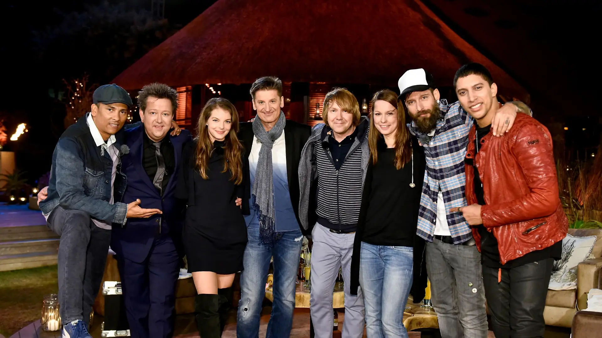 V.l.: Xavier Naidoo, Sebastian Krumbiegel von 'Die Prinzen', Yvonne Catterfeld, 'PUR'-Sänger Hartmut Engler, Tobias Künzel von 'Die Prinzen', Christina Stürmer, Daniel Wirtz und Andreas Bourani.
