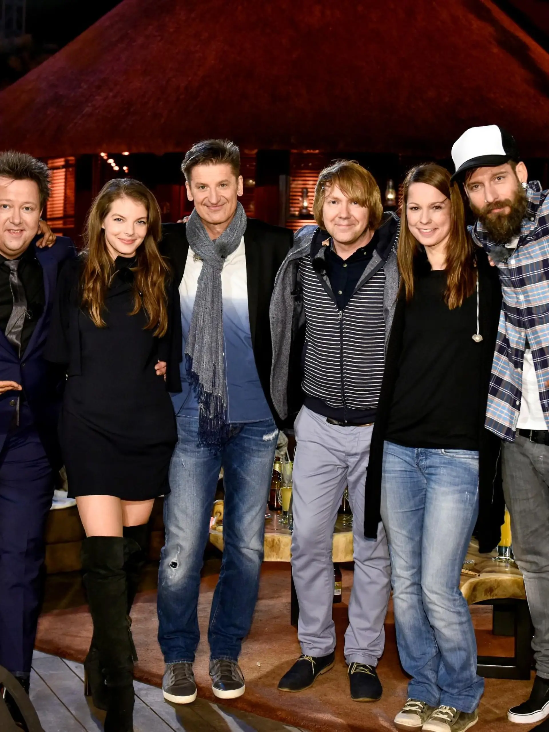 V.l.: Xavier Naidoo, Sebastian Krumbiegel von 'Die Prinzen', Yvonne Catterfeld, 'PUR'-Sänger Hartmut Engler, Tobias Künzel von 'Die Prinzen', Christina Stürmer, Daniel Wirtz und Andreas Bourani.