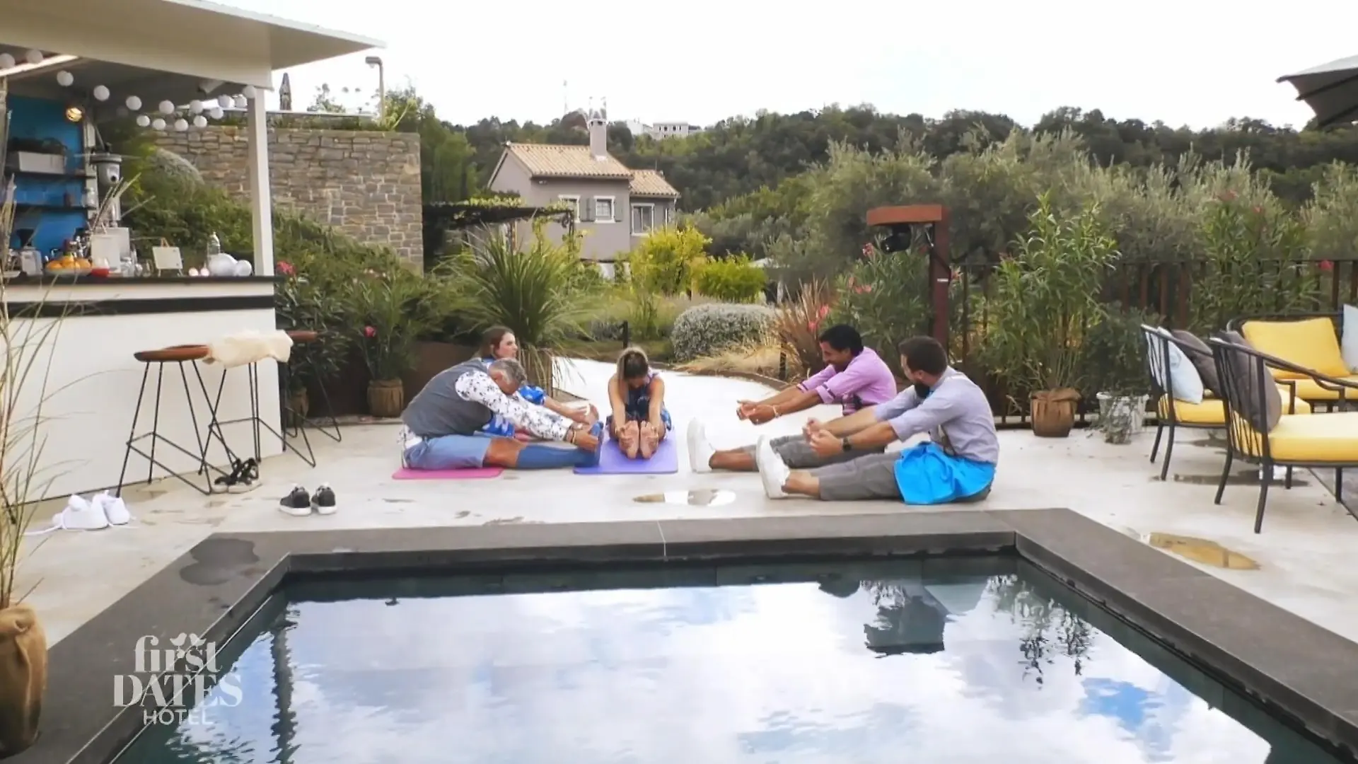Roland Trettl erweist sich beim Yoga als gelenkiger als so manch anderer Herr