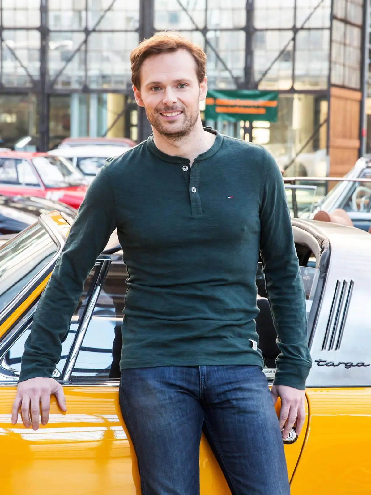 Experte Alexander Bloch im neuen "auto mobil" Studio.