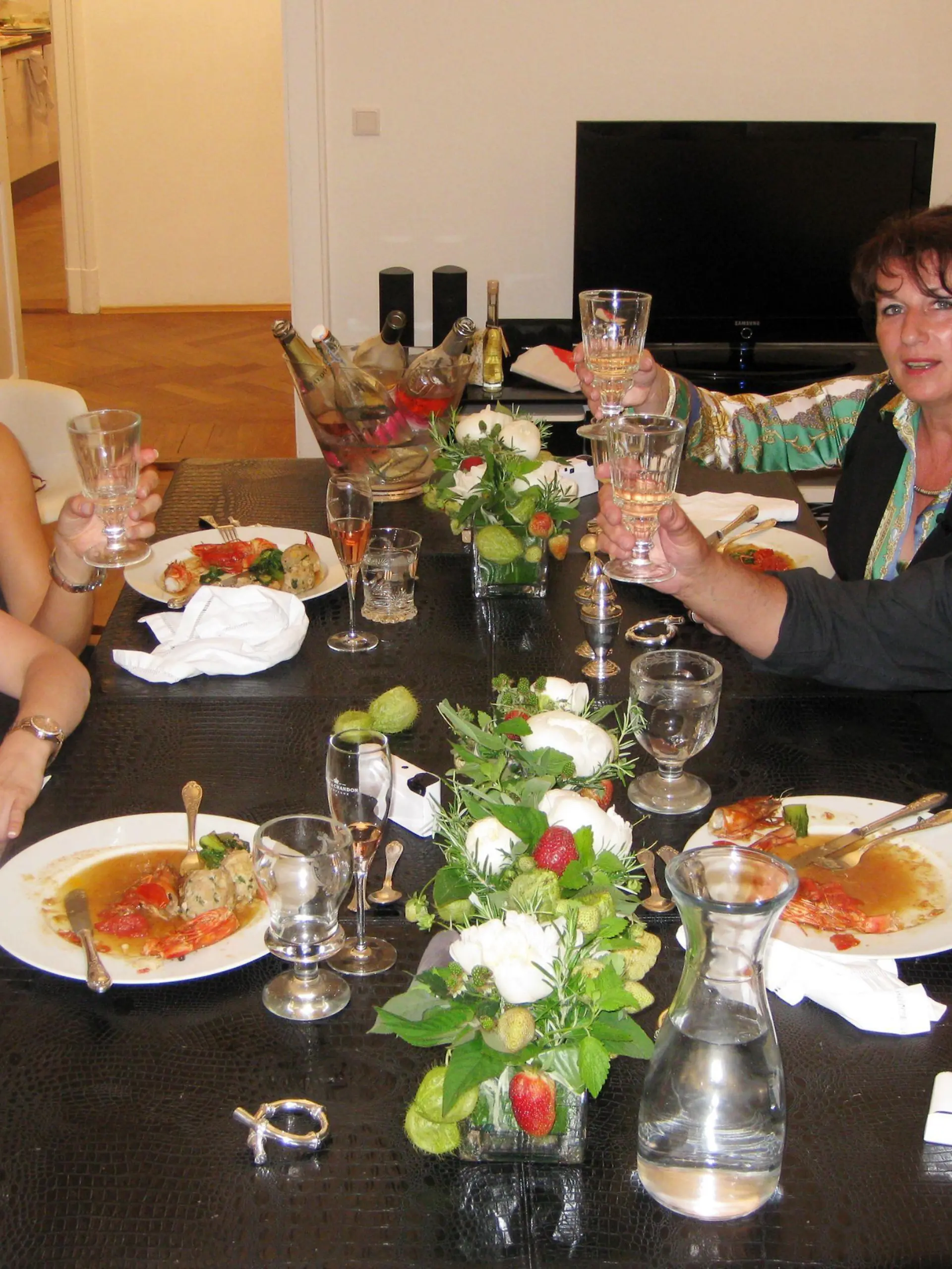 V.l.: Melanie (32), Gastgeberin Anja (32), Heike (48), Axel (62)