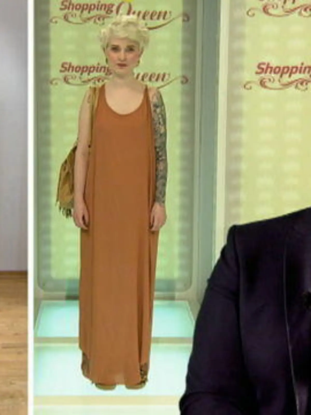 anne catwalk 02