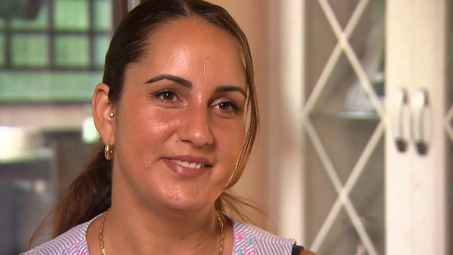 „Wir sind Familie“, betont Menowins Frau Senay Fröhlich ganz deutlich und stärkt ihrem Mann auch in schwierigen Zeiten wie diesen ganz fest den Rücken.