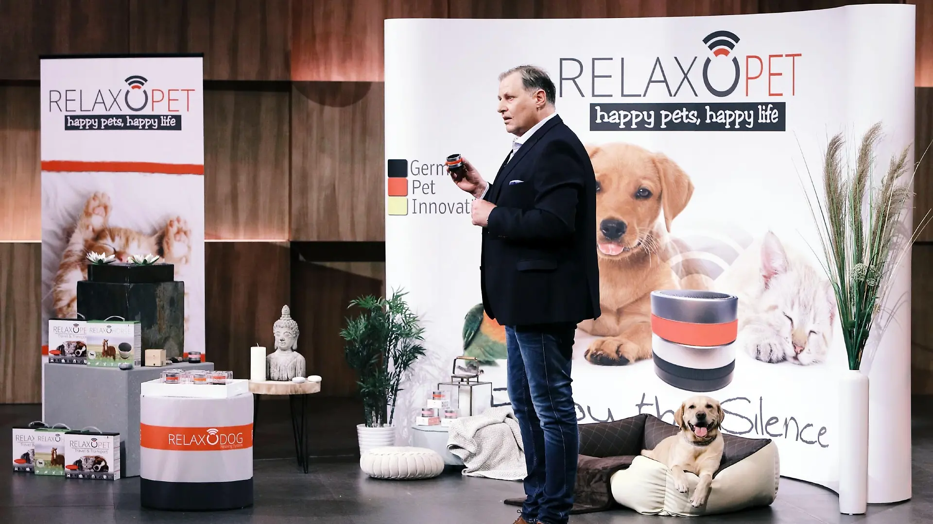 Frank Bendix aus Meschede präsentiert mit "RelaxoPet" ein Klangwellengerät zur Enstspannung von Tieren. Er erhofft sich ein Investment von 100.000 Euro für 10 Prozent der Anteile an seinem Unternehmen..