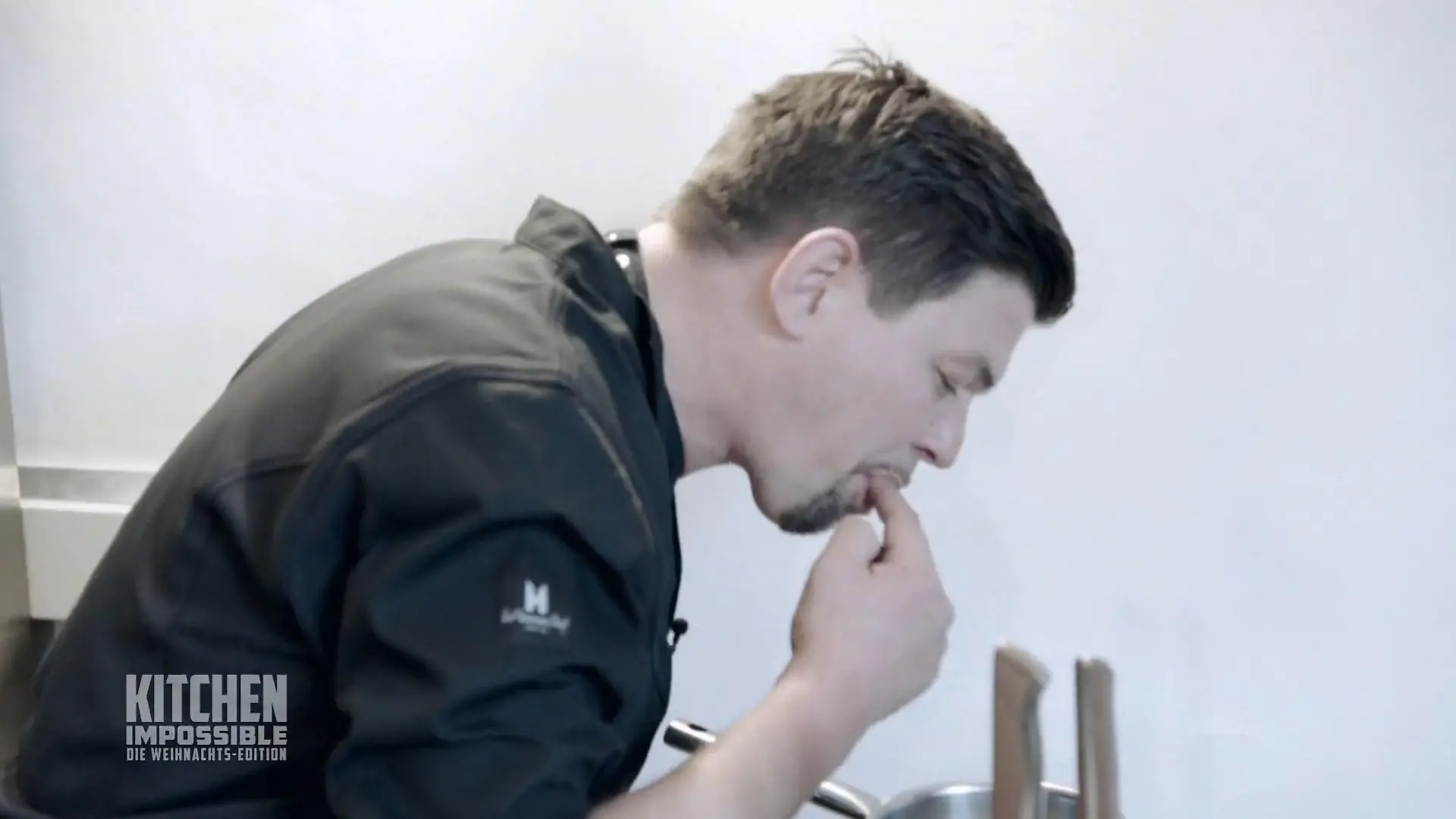Tim wird beim Schlecken erwischt