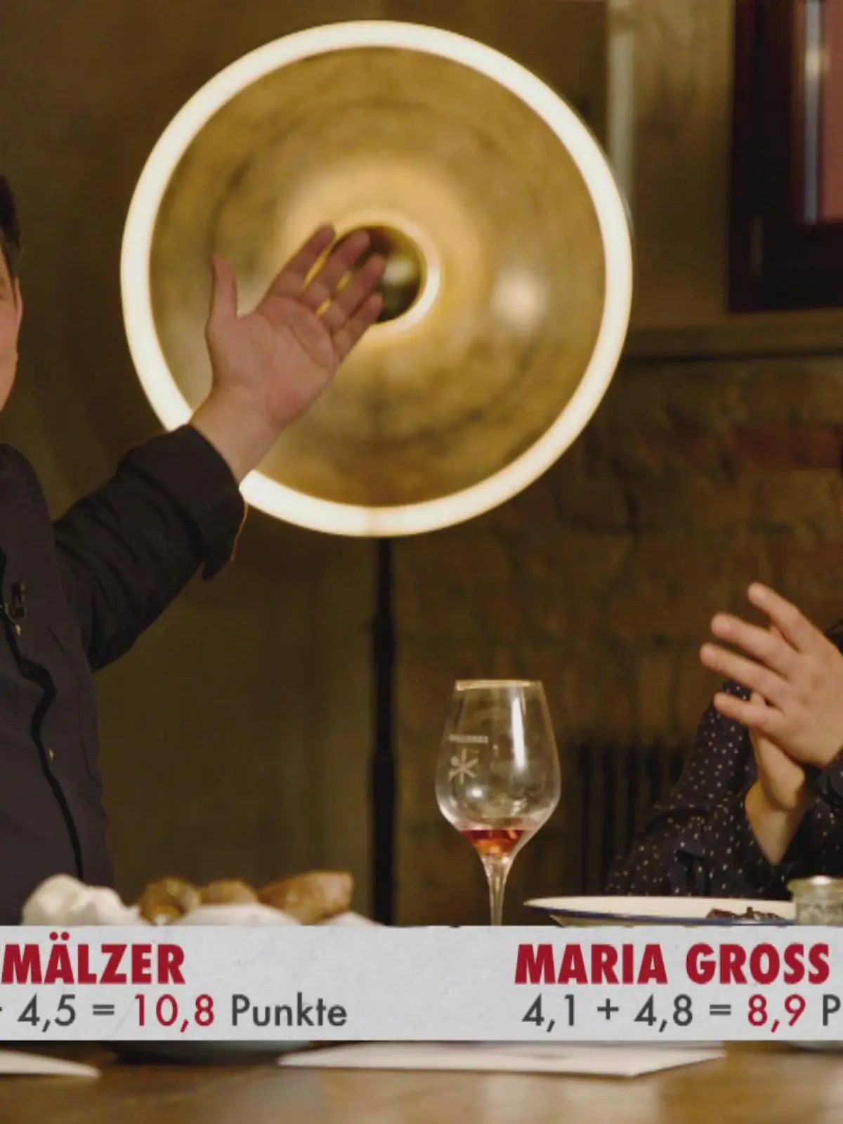 Im ersten Duell der zweiten Staffel besiegt Tim Mälzer Sterneköchin Maria Groß. 