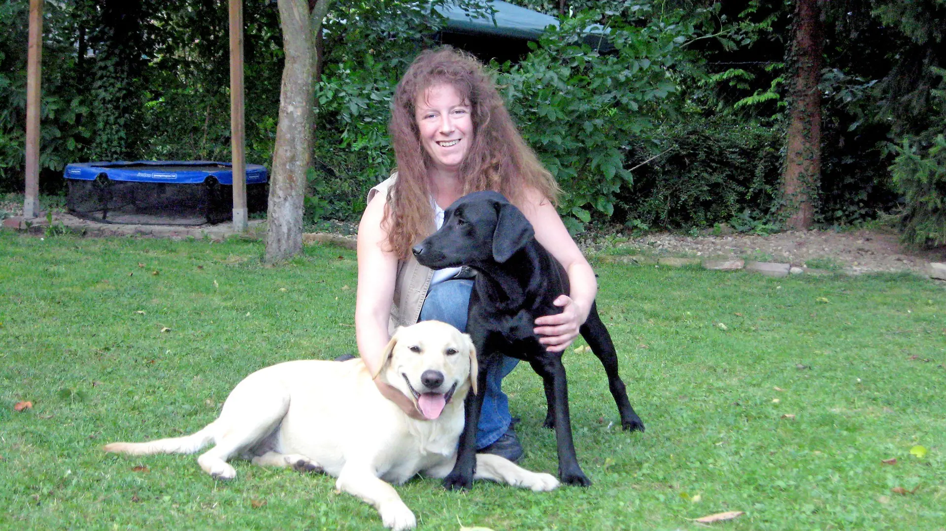 Andrea Bresgen und ihre beiden Labrador Retriever
