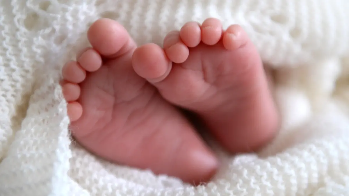 Sperm or egg donation births. EMBARGOED TO 0001 THURSDAY APRIL 27 File photo dated 11/07/2014 of a new born baby's feet peeking out of a shawl, as thousands of young adults born via sperm or egg donation will be able to find out their biological origins in the coming years, according to new figures. Issue date: Thursday April 27, 2023. Changes to donor anonymity law will mean that most donor-conceived young adults born after a certain date will be able to track down the people whose donations led to their conception. See PA story HEALTH Donor. Photo credit should read: Andrew Matthews/PA Wire URN:71908064