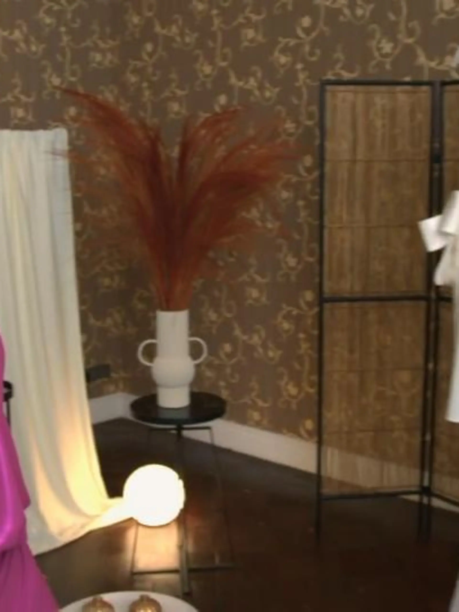 Dieses wunderschöne Kleid muss leider ungetragen zurück auf den Bügel