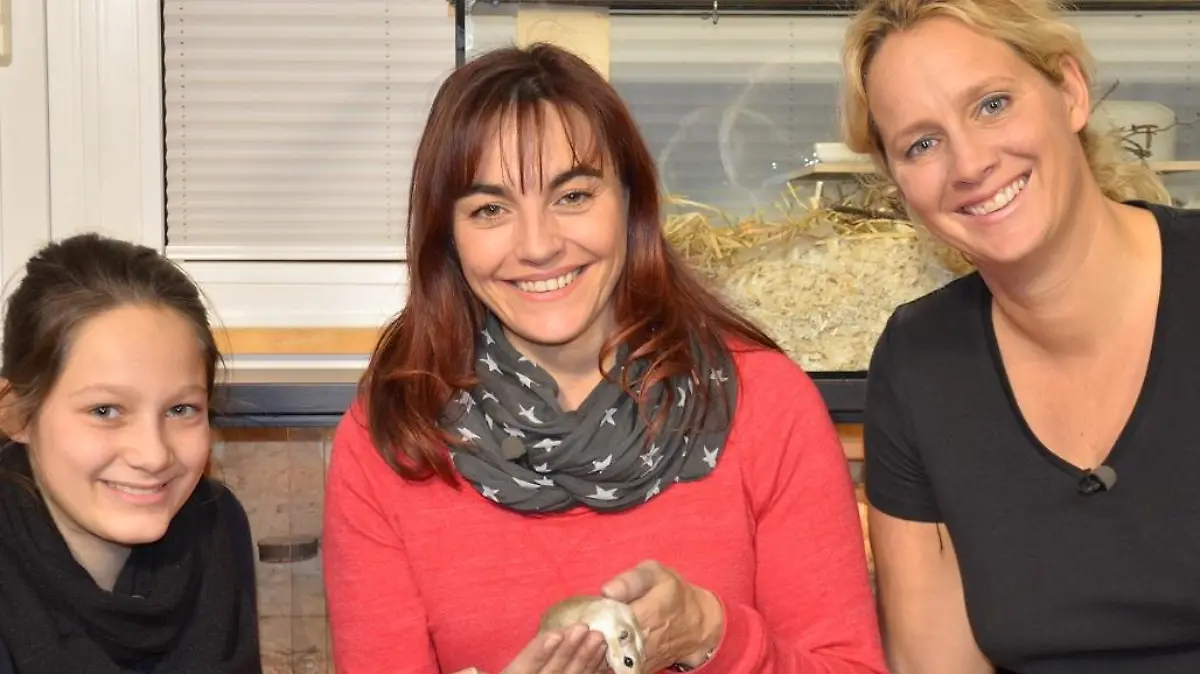 Tiergeschichten1 - VOX-DOCMA TV-SEBASTIAN TAUDTE - Diana mit Nicole Koch Tochter Skyler und Rennmusen