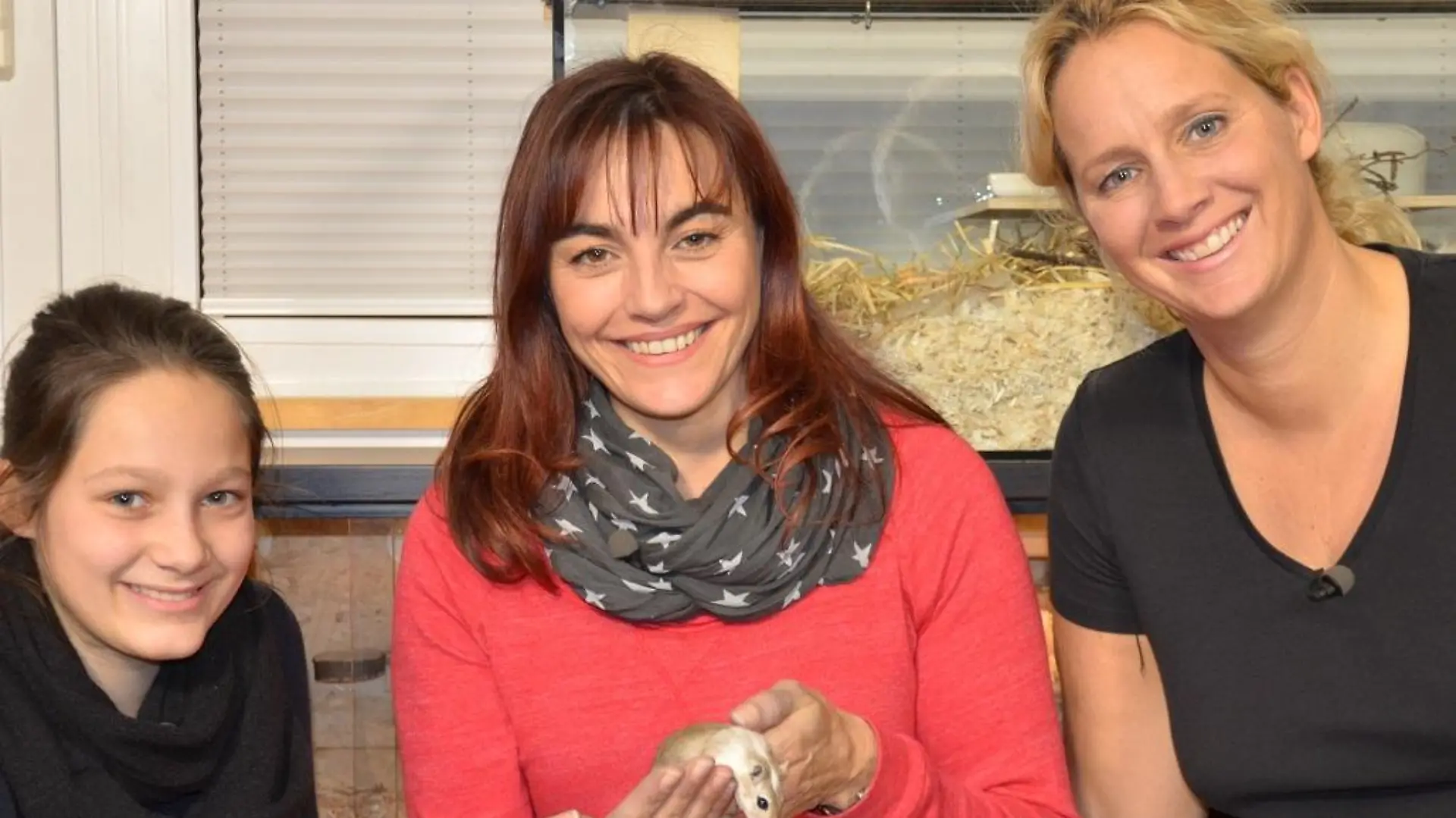 Tiergeschichten1 - VOX-DOCMA TV-SEBASTIAN TAUDTE - Diana mit Nicole Koch Tochter Skyler und Rennmusen