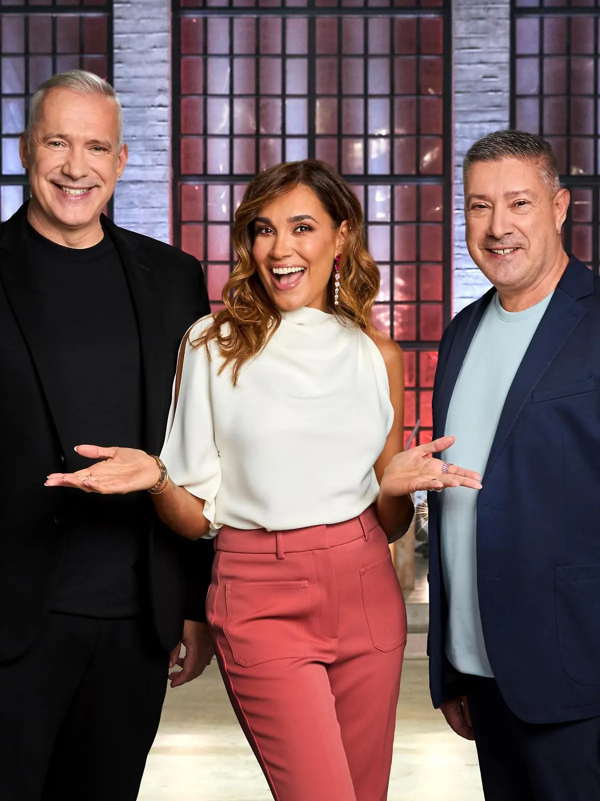 Alexander Herrmann (l.), Jana Ina Zarrella, Joachim Llambi

+++ Die Verwendung des sendungsbezogenen Materials ist nur mit dem Hinweis und Verlinkung auf RTL+ gestattet. +++