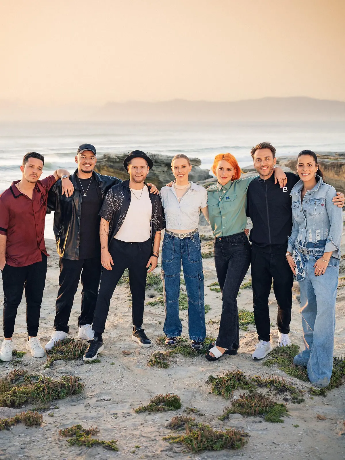 V.l.: Die 10. Geburtstags-Staffel "Sing meinen Song" mit Nico Santos, Montez, Johannes Oerding, LEA, Alli Neumann, Clueso, Stefanie Kloß.

Die Verwendung des sendungsbezogenen Materials ist nur mit dem Hinweis und Verlinkung auf RTL+ gestattet.