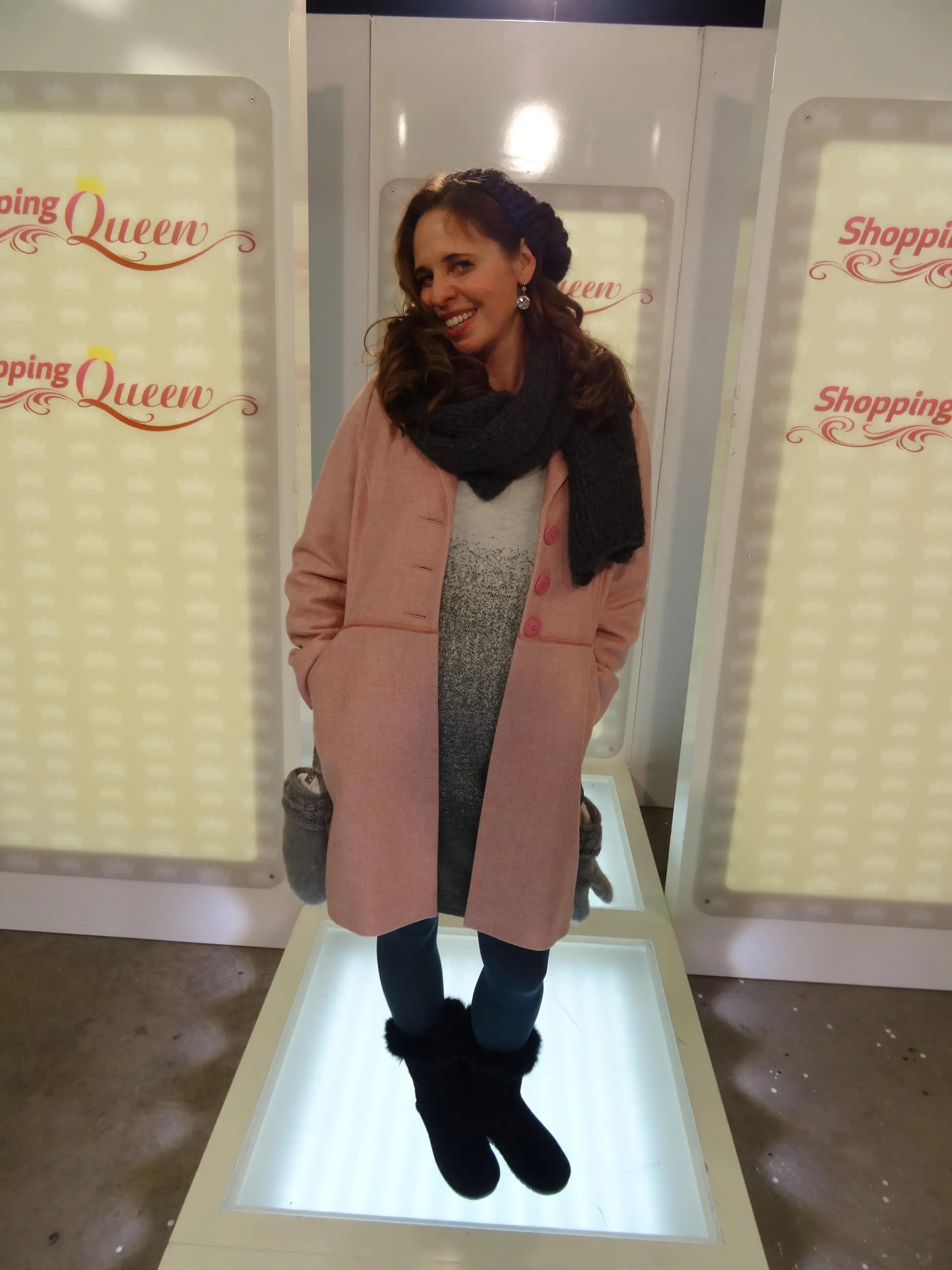 Bild zu: ""Shopping Queen"-Kandidatin Constanze punktet mit ihrem Look auf dem Catwalk."