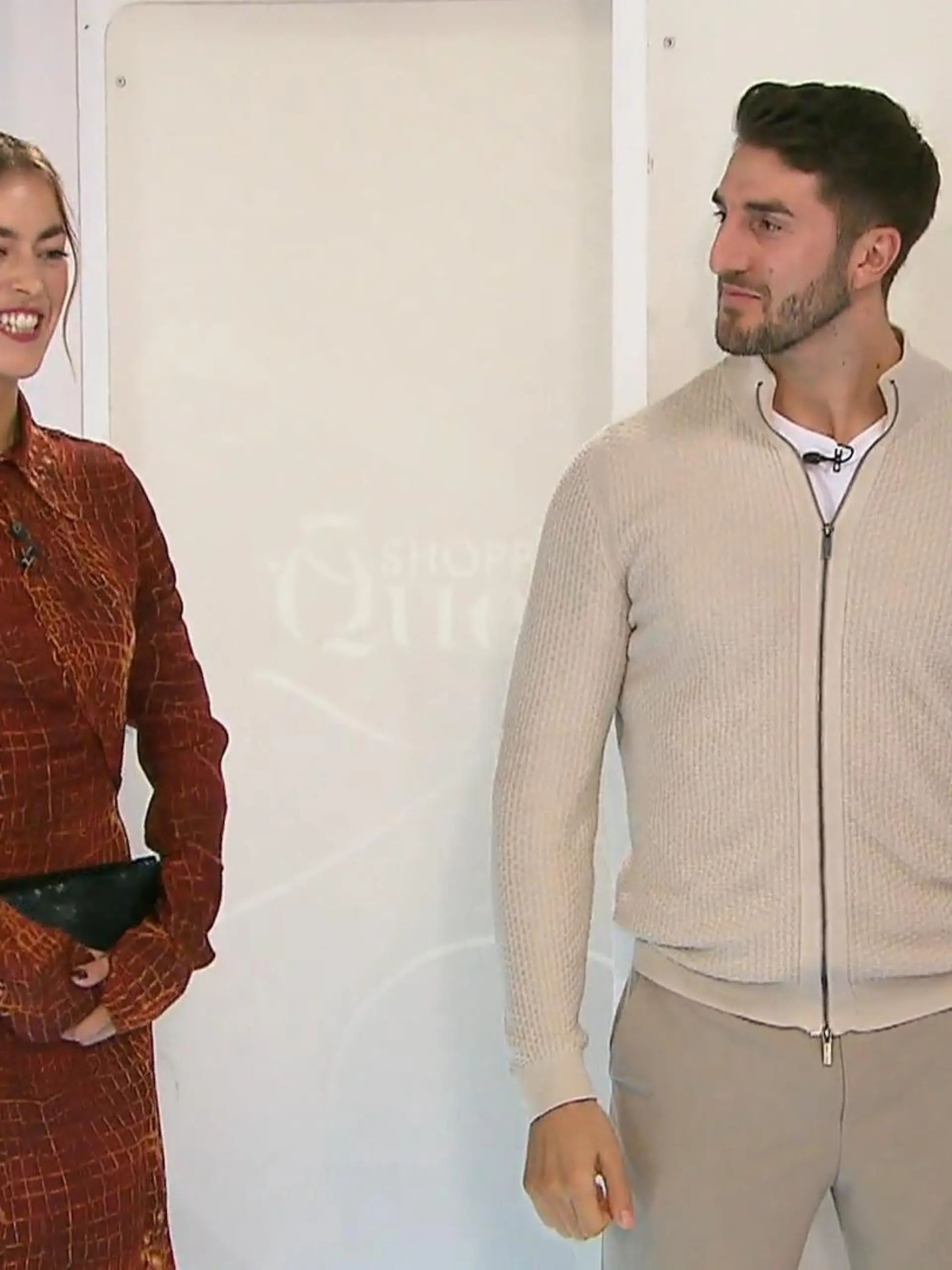 „Shopping Queen“-Kandidatin Katharina in ihrem, gemeinsam mit Bachelor Dennis Gries geshoppten, Look.