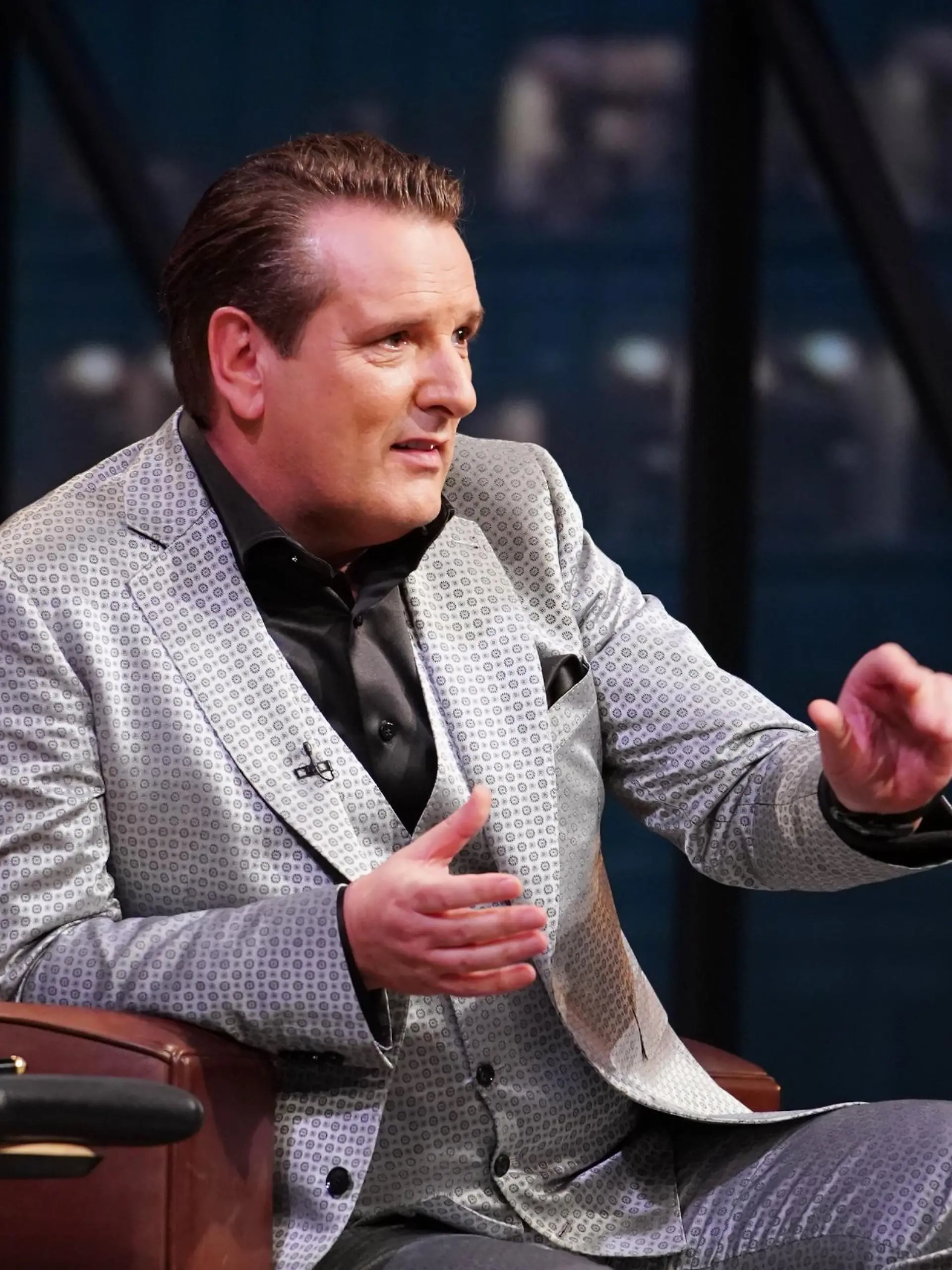 Investor Ralf Dümmel nimmt den schärfenden Messerblock von "sked" genau unter die Lupe.

Die Verwendung des sendungsbezogenen Materials ist nur mit dem Hinweis und Verlinkung auf TVNOW gestattet.