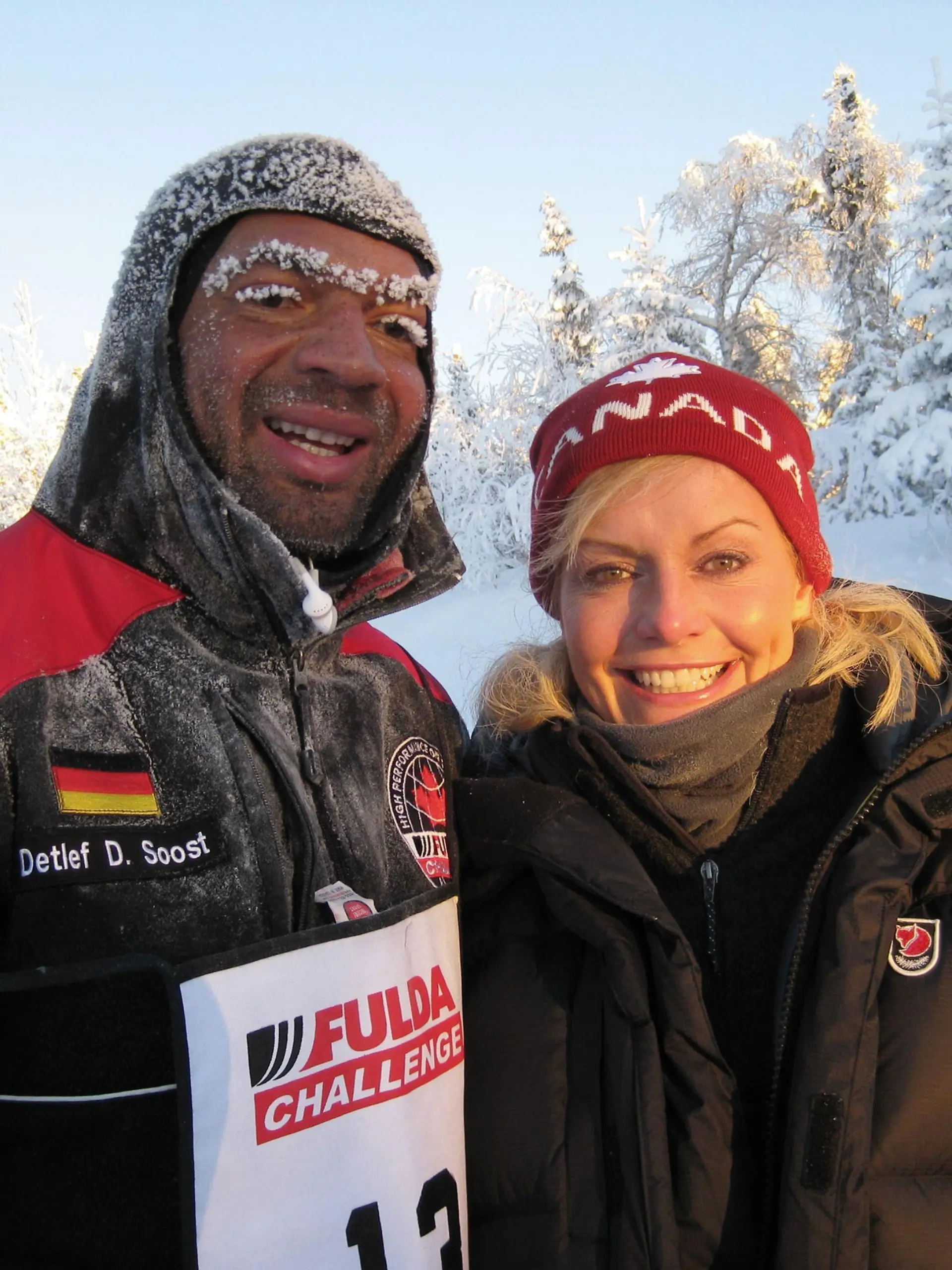 Trotz Eiseskälte haben Birte und Detlef D. Soost sichtlich Spaß bei der Fulda Challenge in Yukon.