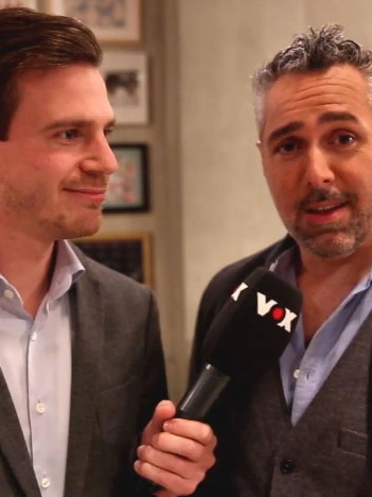First Dates - Ein Tisch für zwei: Backstage-Reporter Aljoscha Höhn und "First Dates"-Gastgeber Roland Trettl über die Sendung