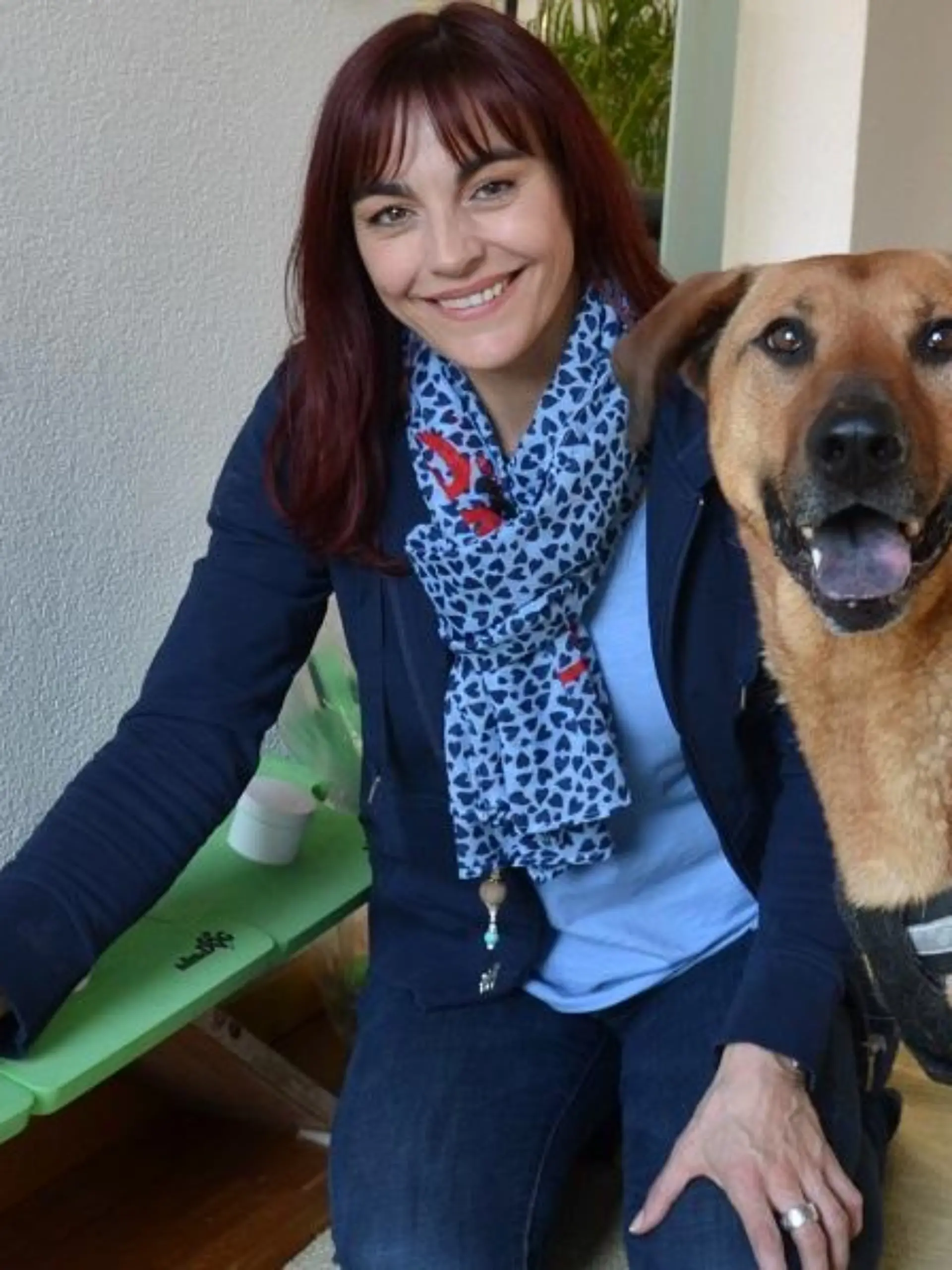 Tiergeschichten2 - VOX-DOCMA TV - Diana Eichhorn mit Erdnusswarnhund Smarti