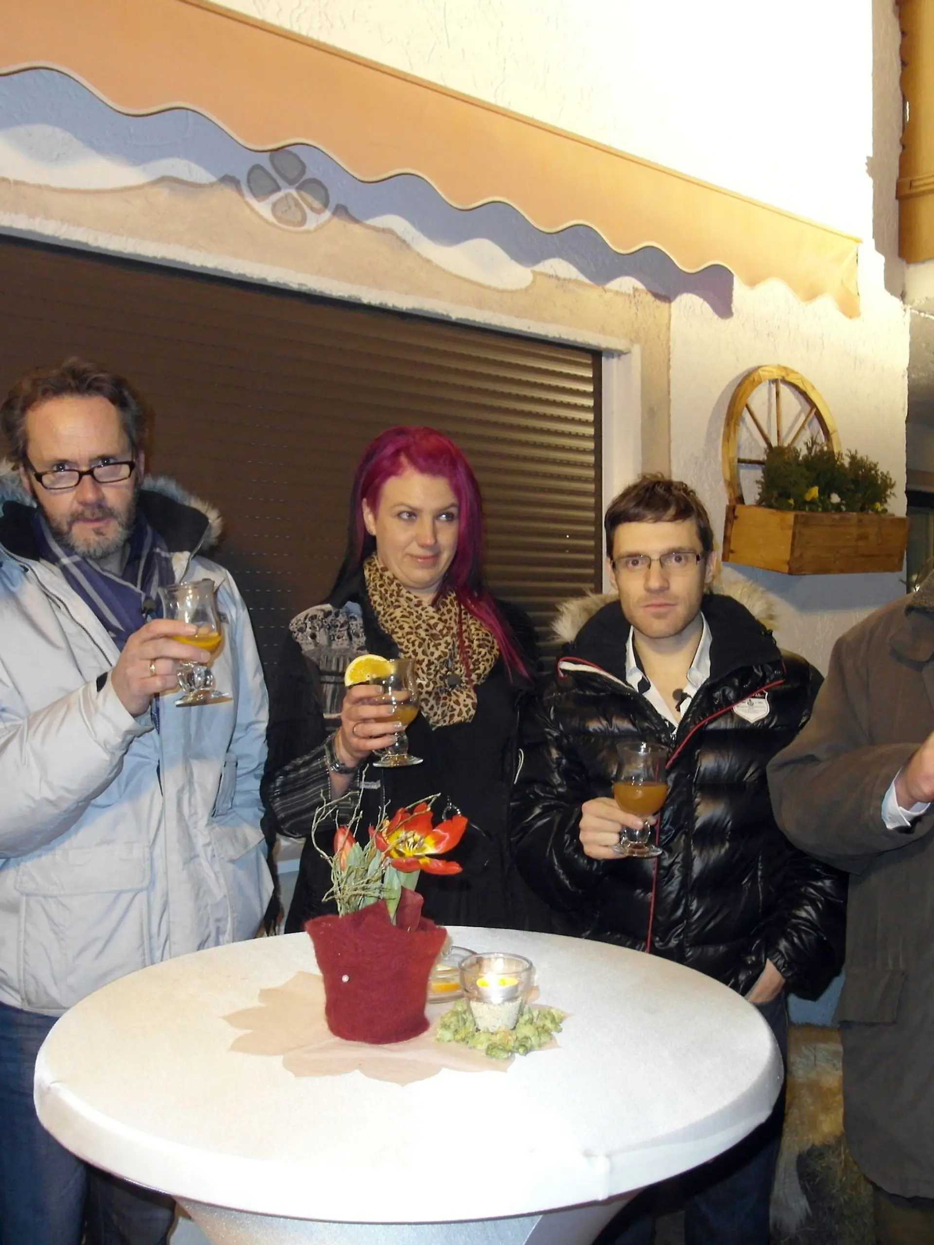 V.l.: Gastgeberin Barbara (22), Peter (54), Carolin (30), Florian (29), Eberhard (55)