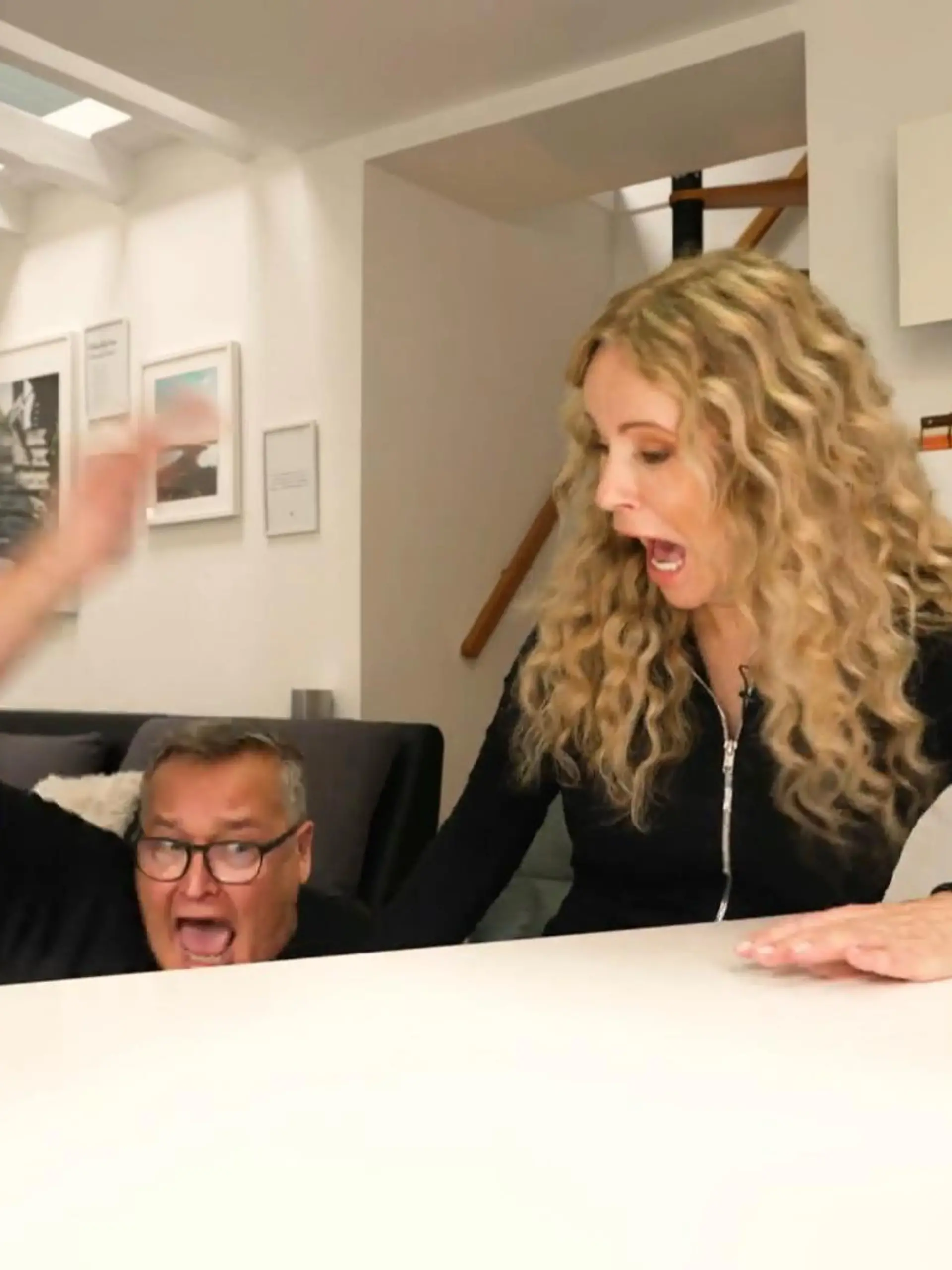Bernd Fuchs fällt vom Stuhl