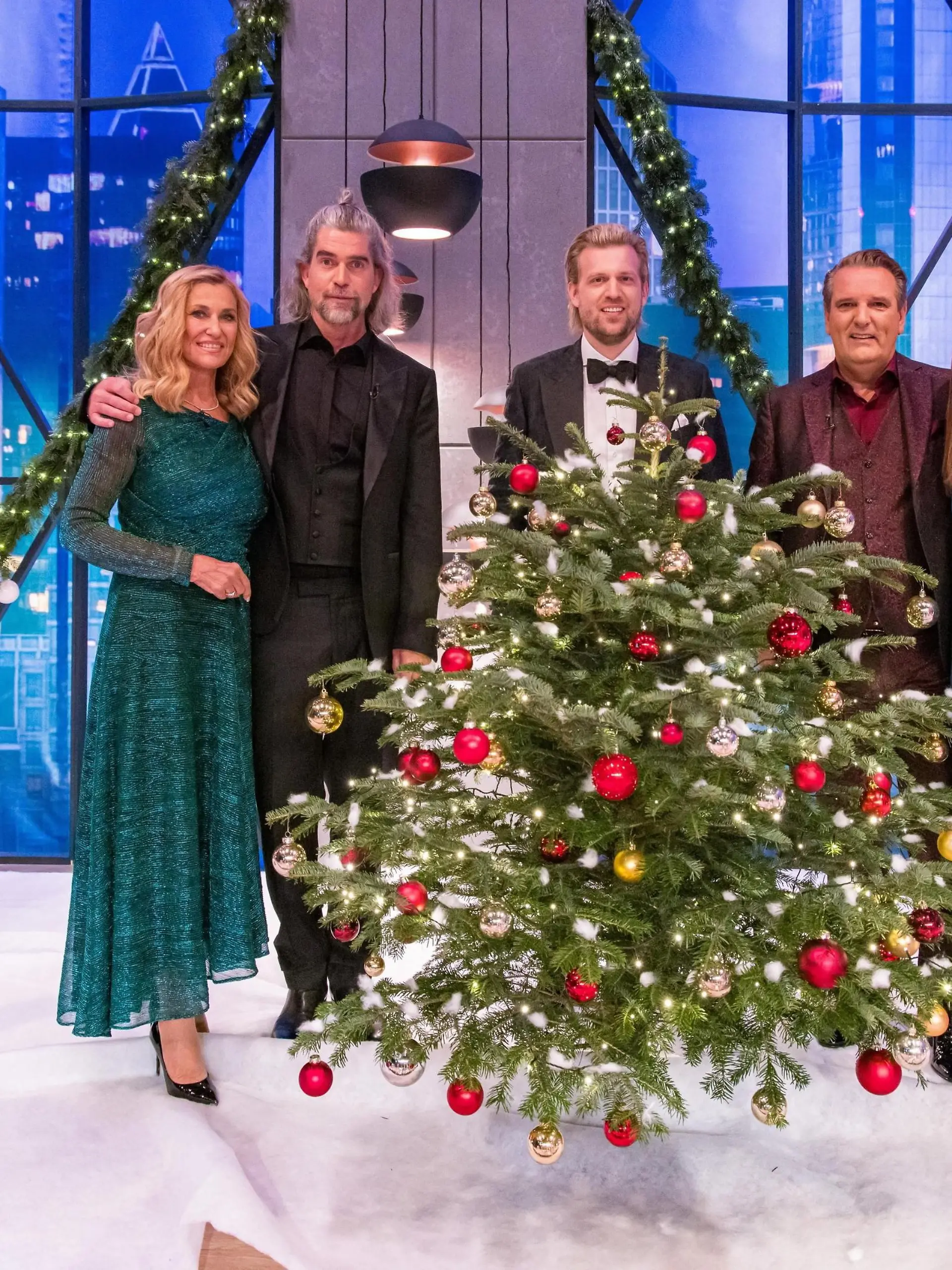 Die "Löwen" (v.l.) Dagmar Wöhrl, Nils Glagau, Tillman Schulz, Ralf Dümmel und Judith Williams.  

+++ Die Verwendung des sendungsbezogenen Materials ist nur mit dem Hinweis und Verlinkung auf RTL+ gestattet. +++