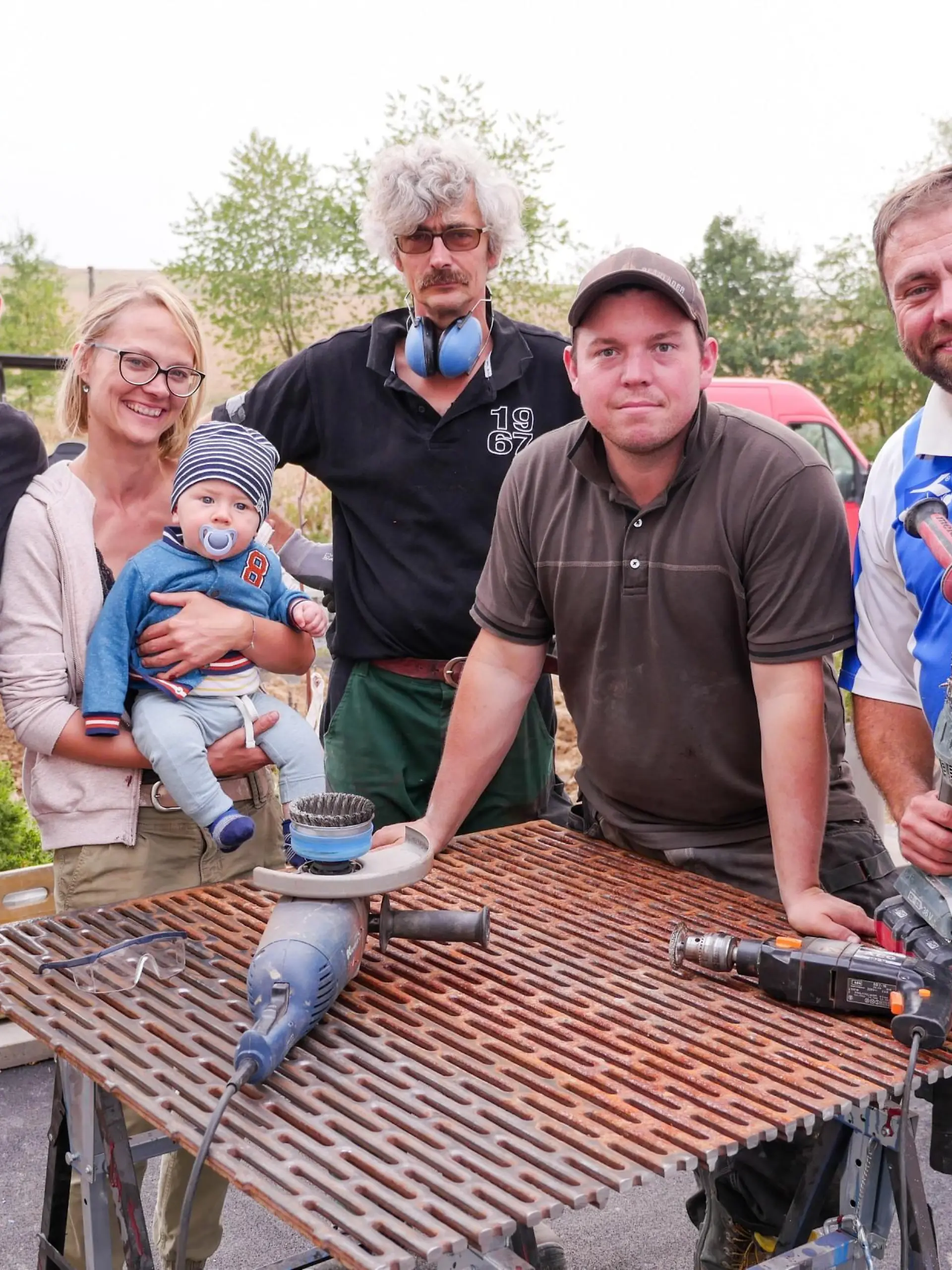 V.l.: Dennis, Carina mit Sohn Fred, Ralf, Henrik und Claus