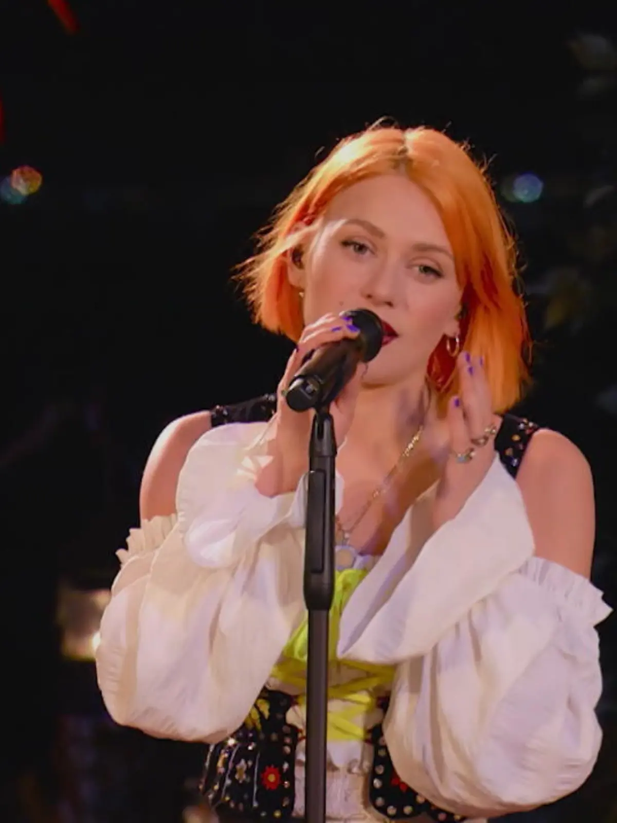 Alli Neumann bei "Sing meinen Song": Die Sängerin wuchs in Polen auf. Hier trägt sie eine typisch polnische Tracht.