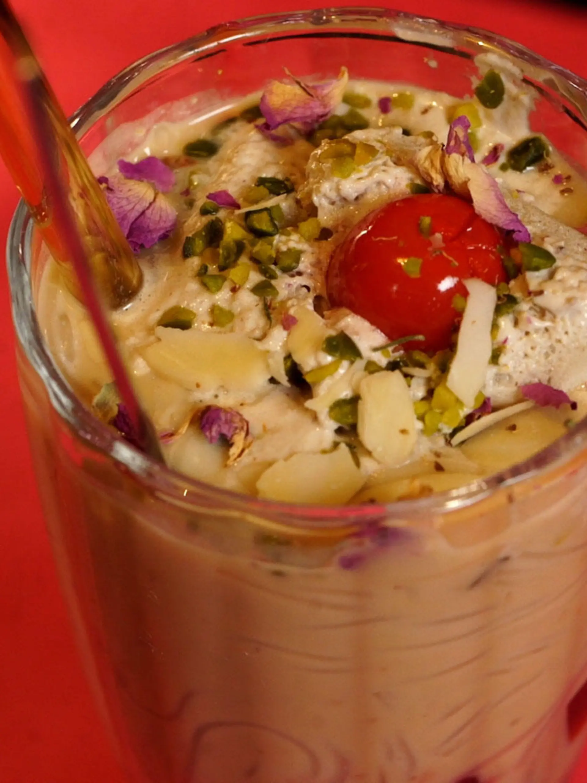 Falooda - Rosige Kaltspeise mit Nudeln