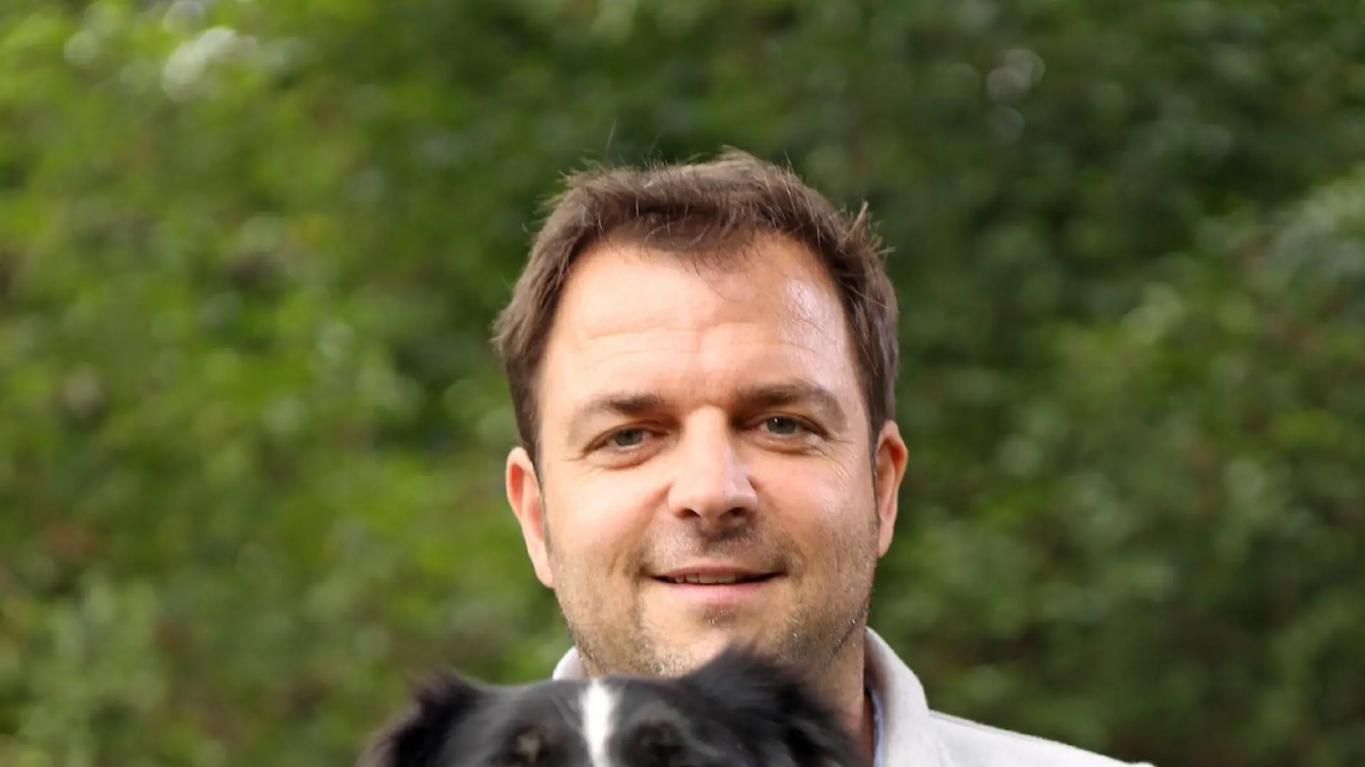 Martin Rütter mit seinem Hund "Emma".