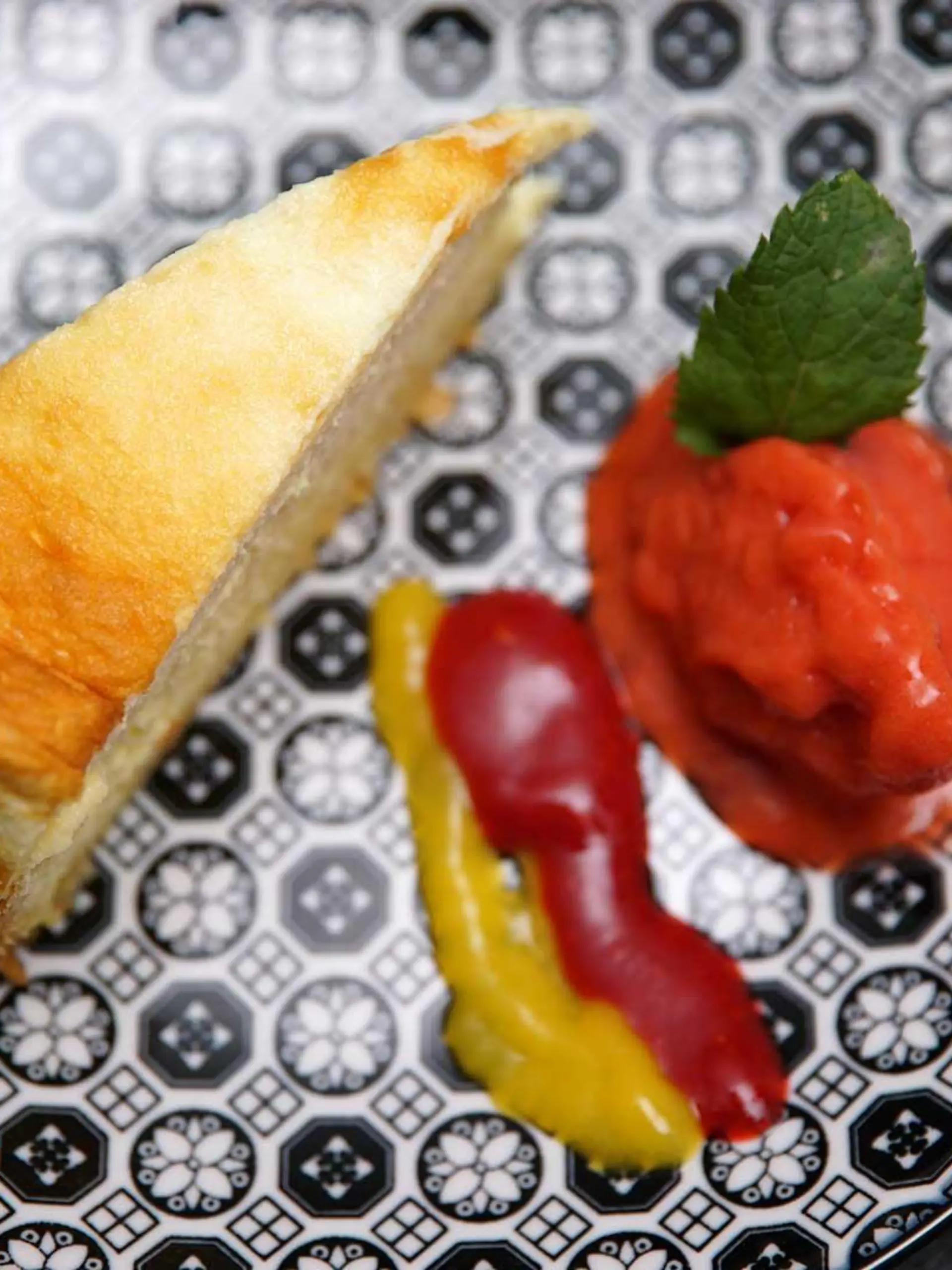 Eichsfelder Käsekuchen mit Mango-Himbeer-Sorbet