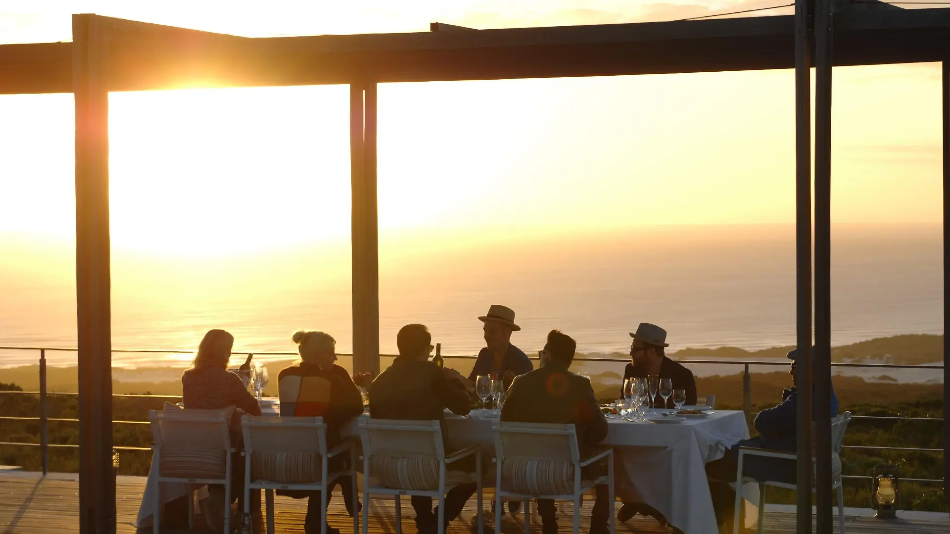 Abendessen unter freiem Himmel: Xavier Naidoo, Sarah Connor, Andreas Gabalier, Sasha, Roger Cicero, Sandra Nasic und Gregor Meyle.