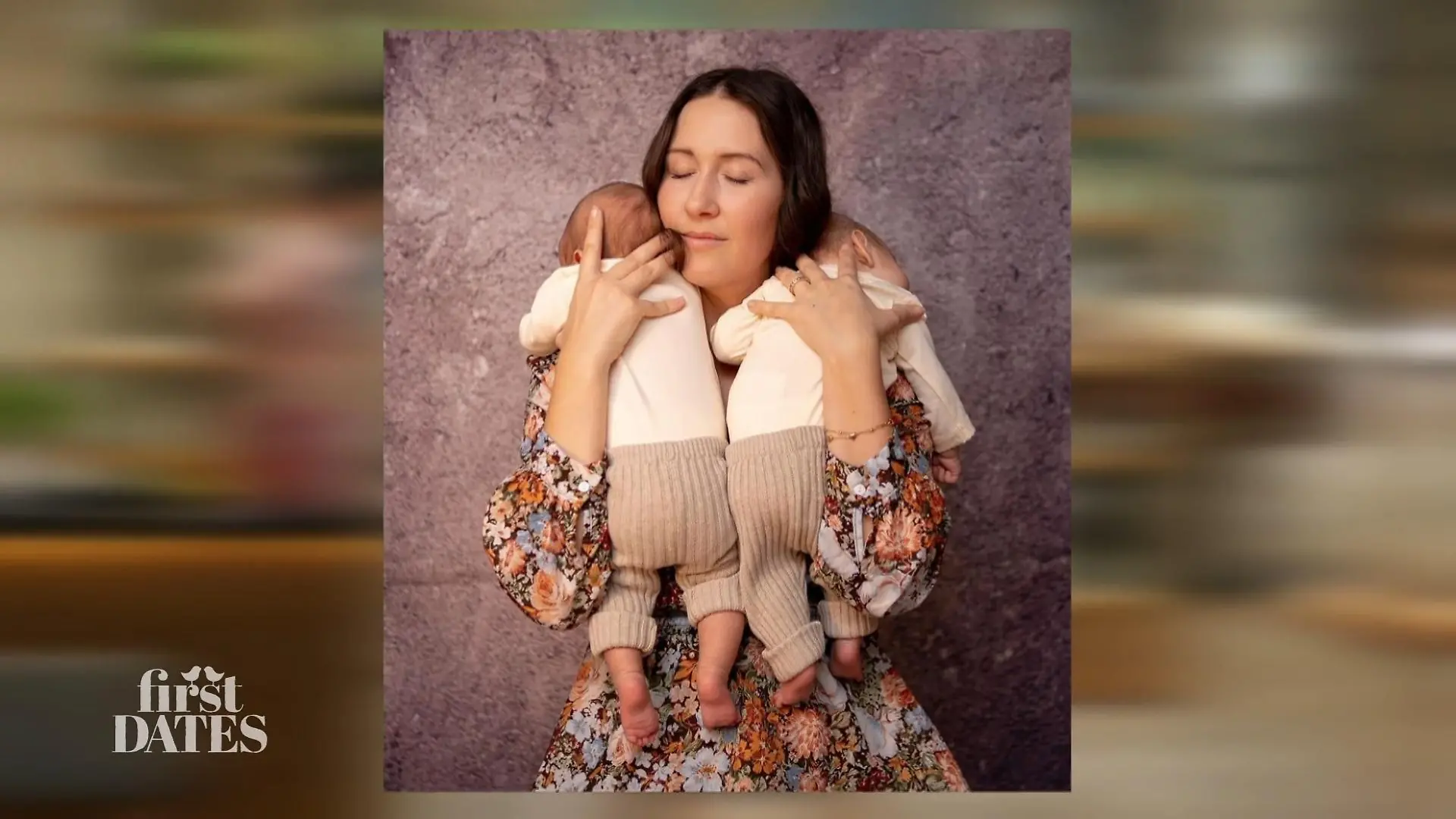 "First Dates"-Kellnerin Mariella mit ihren beiden kleinen Mäusen, die am 20. Oktober 2022 das Licht der Welt erblickten.