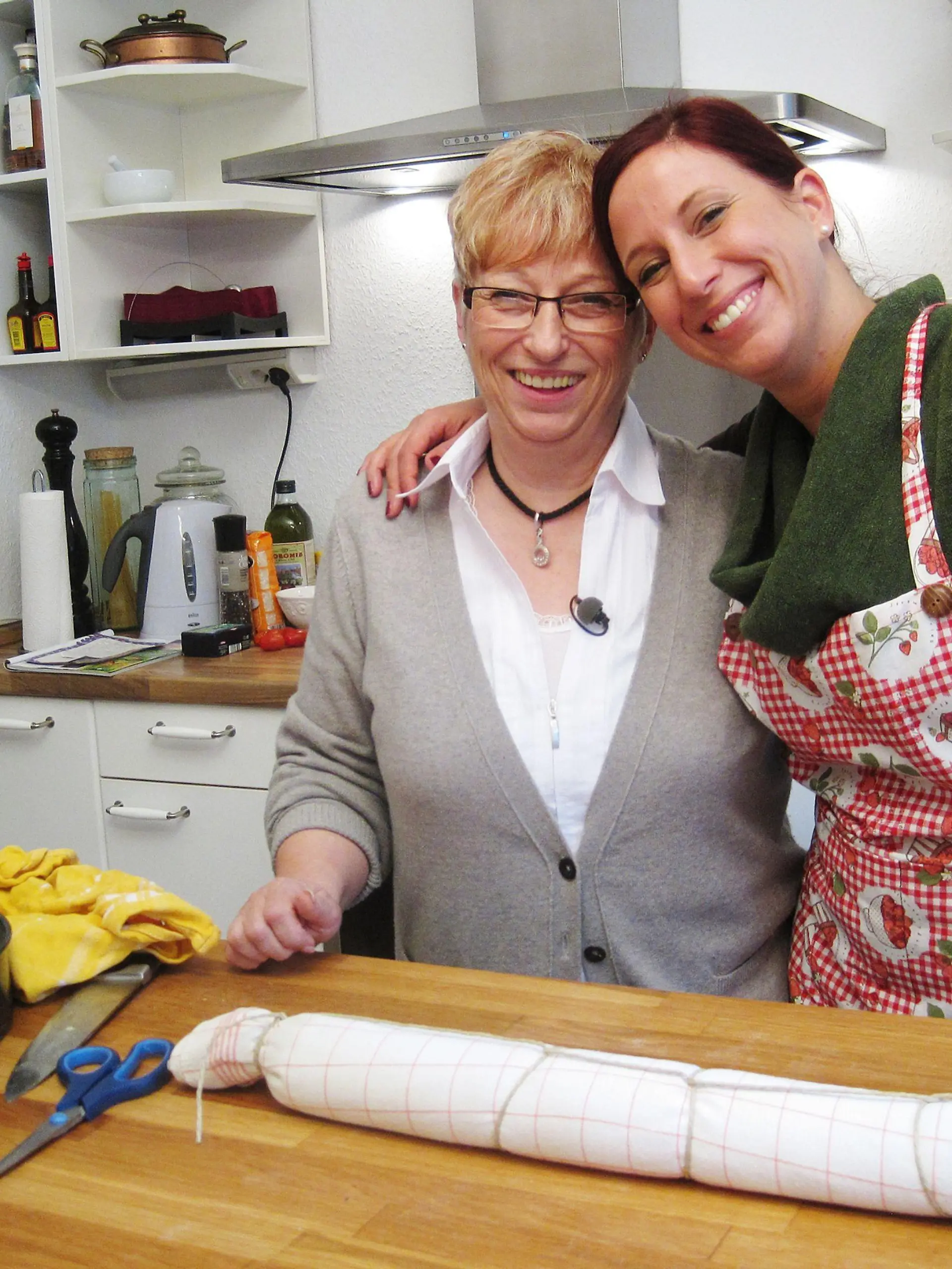 Gastgeberin Angelique (34, r.) mit ihrer Mutter Gabriele.