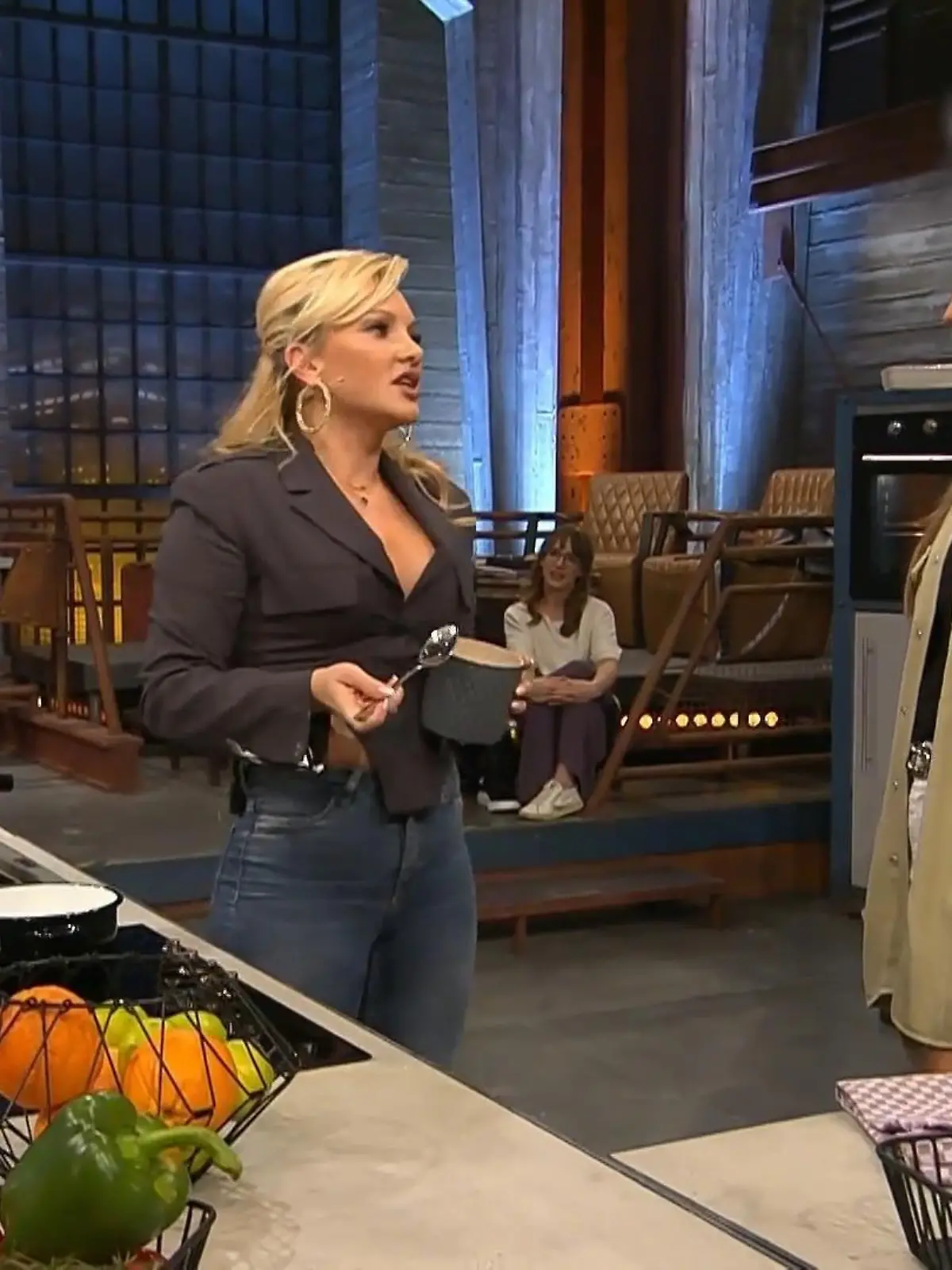 Evelyn Burdecki und Laura Wontorra bei "Grill den Henssler".