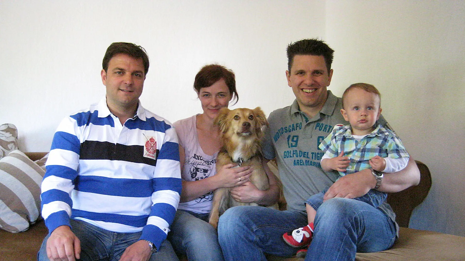 Laut Familie Bors ist Lupesch der beste Hund der Welt - zumindest die meiste Zeit: Wenn Besuch kommt, wird aus dem Familienhund ein lautstarkes Ungeheuer! Hundeprofi Martin Rütter (l.) soll der Familie einige Trainigstipps geben.
