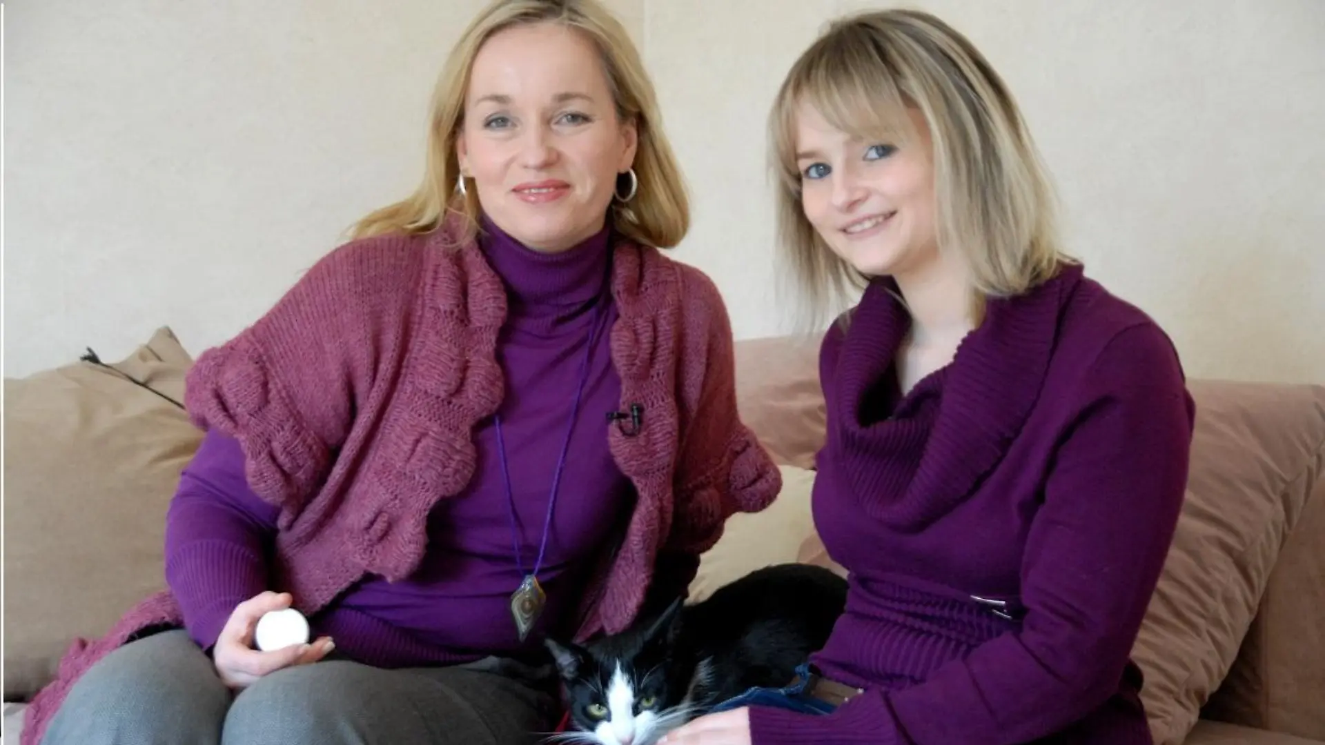 Katzenexpertin - VOX-DOCMA TV-CHRISTIANE GERLACH - Birga Dexel besucht Nicole Giersch und die beiden Radaubrder Sammy und Felix