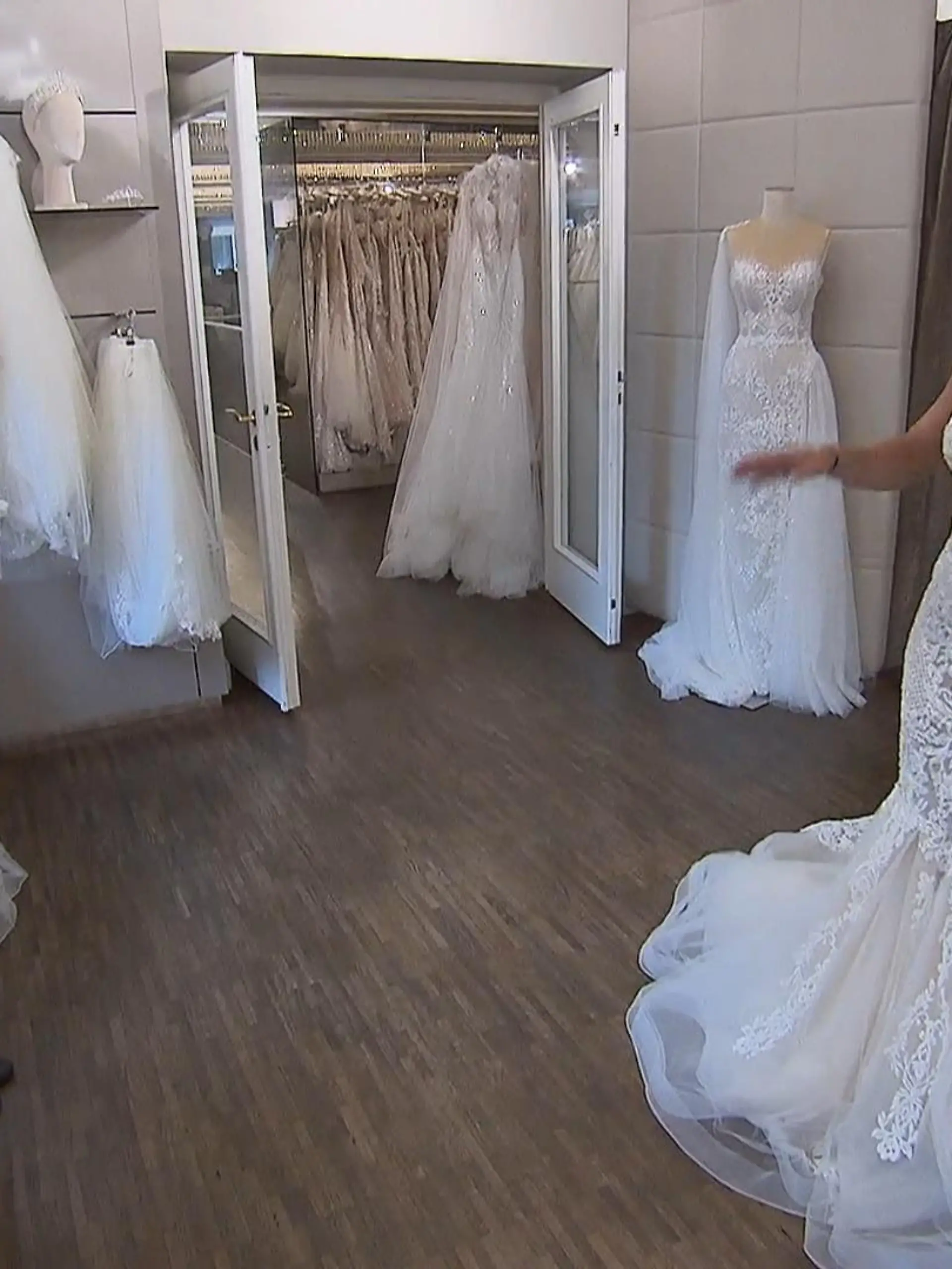 Alle finden das Brautkleid toll - nur Expertin Nihal Saridemir nicht