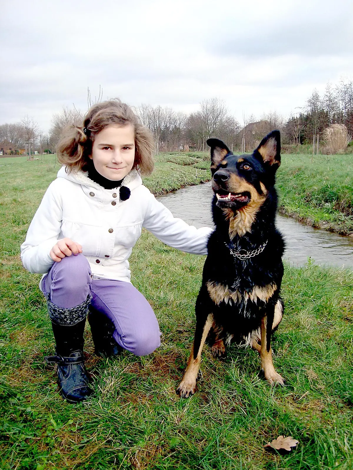Denise Neubauer und Schäferhundmischling Cassy