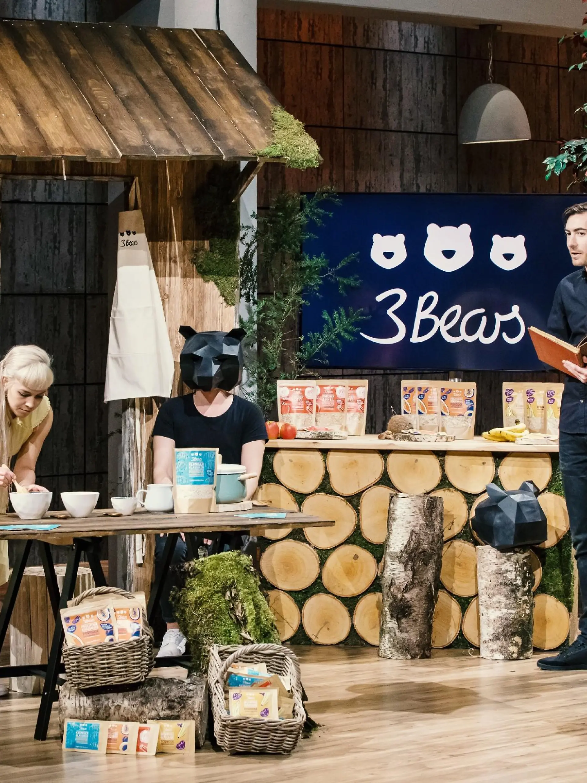 Caroline Steingruber und Tim Nichols aus München präsentieren den Porridge von "3Bears". Sie erhoffen sich ein Investment von 150.000 Euro für 15 Prozent ihres Unternehmens.
