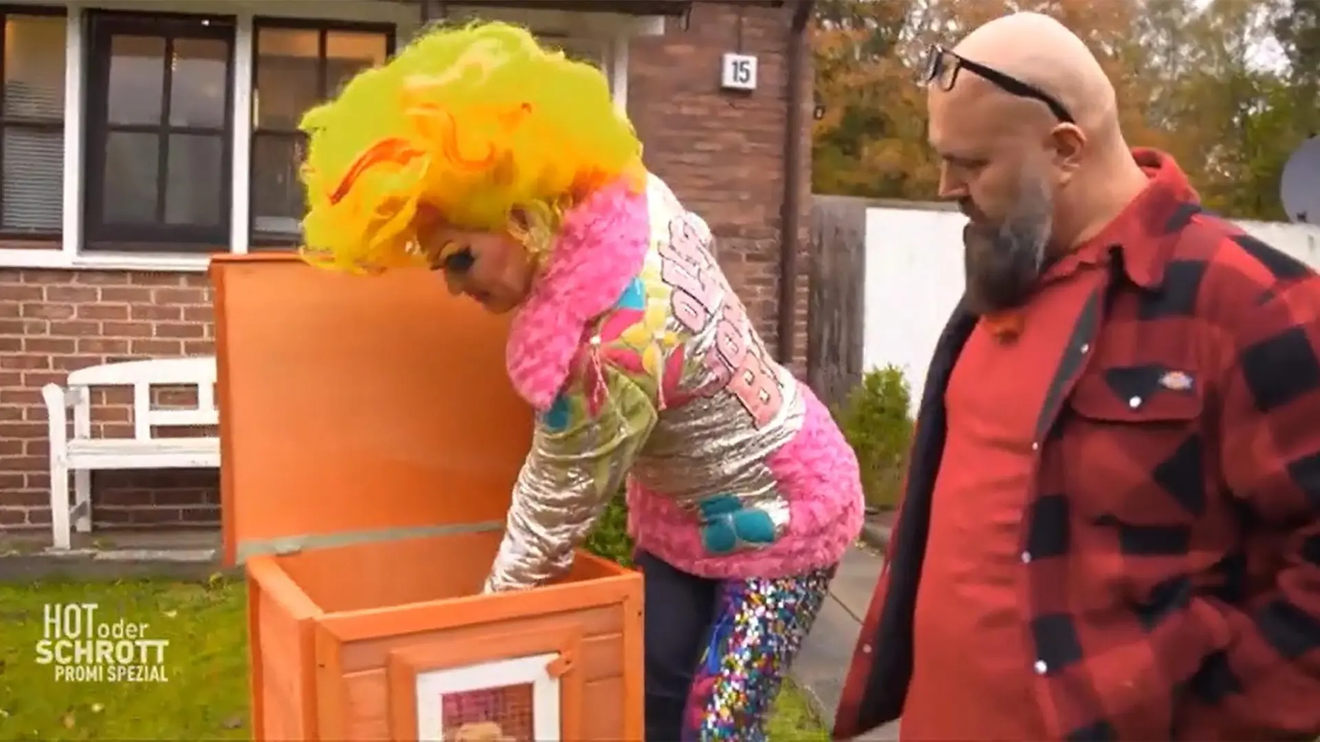 Olivia Jones und Dennis Schmidt testen den "Animal Cage".



+++ Die Verwendung des sendungsbezogenen Materials ist nur mit dem Hinweis und Verlinkung auf RTL+ gestattet. +++