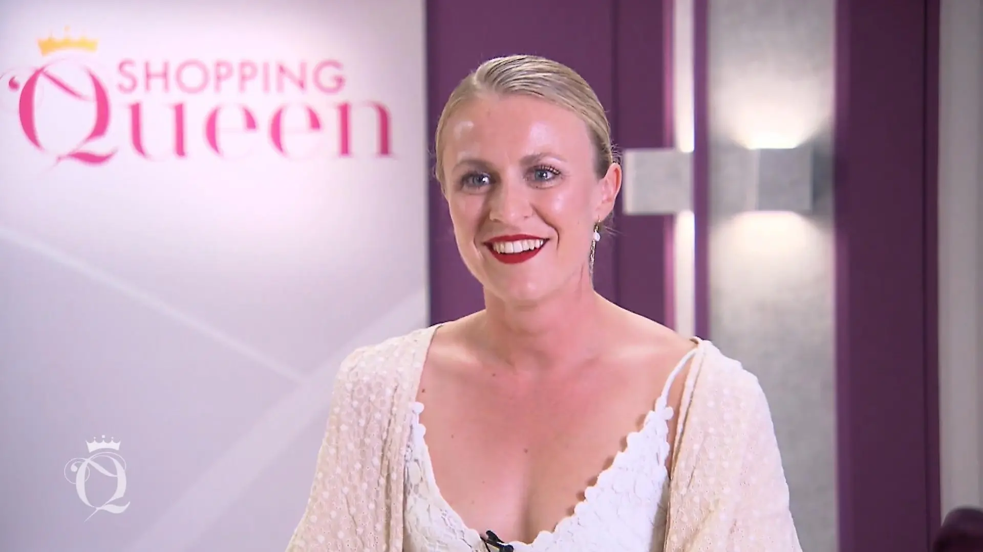 Die 17. „Shopping Queen“ von Stuttgart freut sich über ihren Sieg.