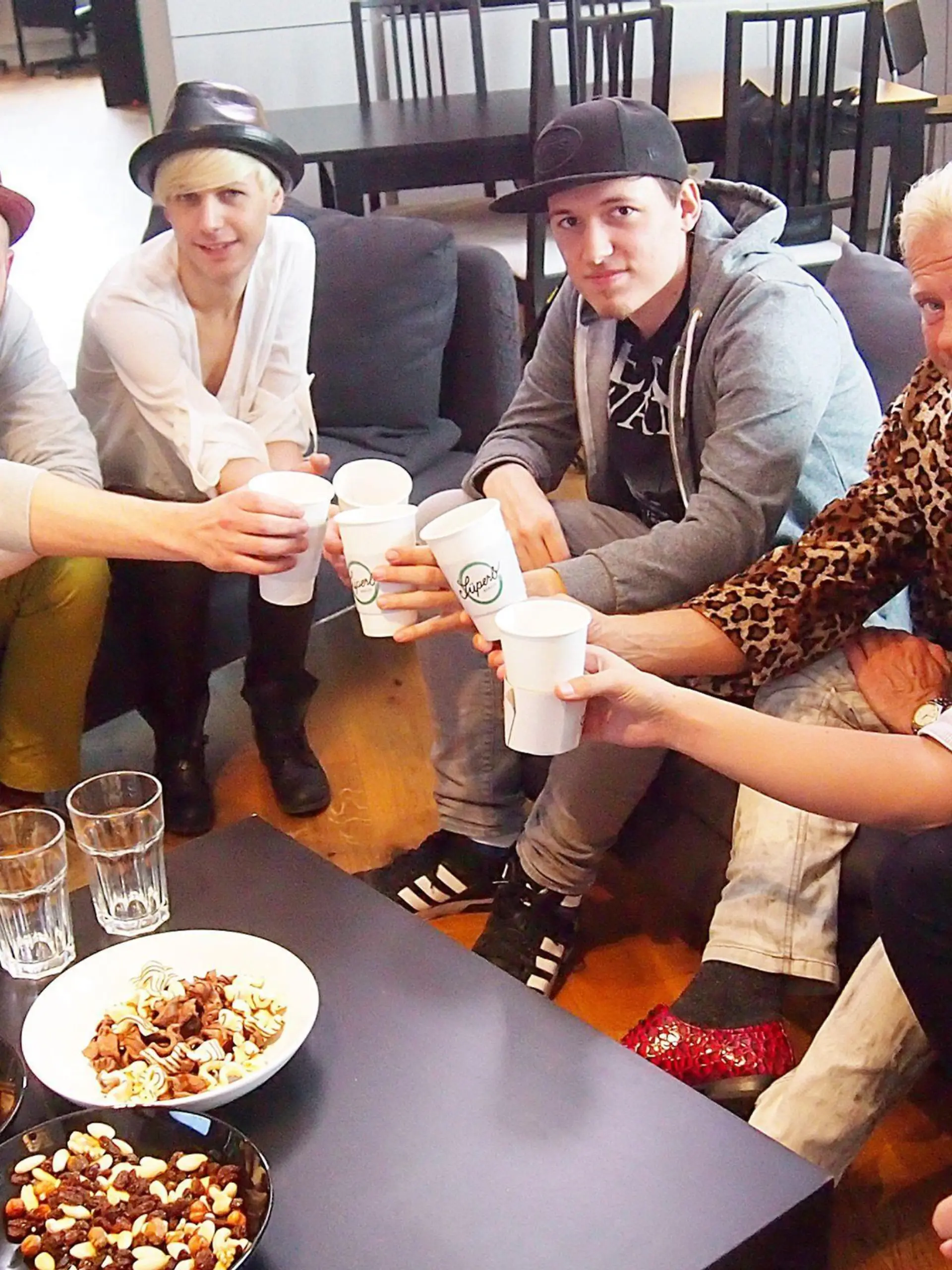 Die "Shopping Queen"-Männer Runde (v.l.): Moody, Markus, Sebastian, Lutz und Thomas