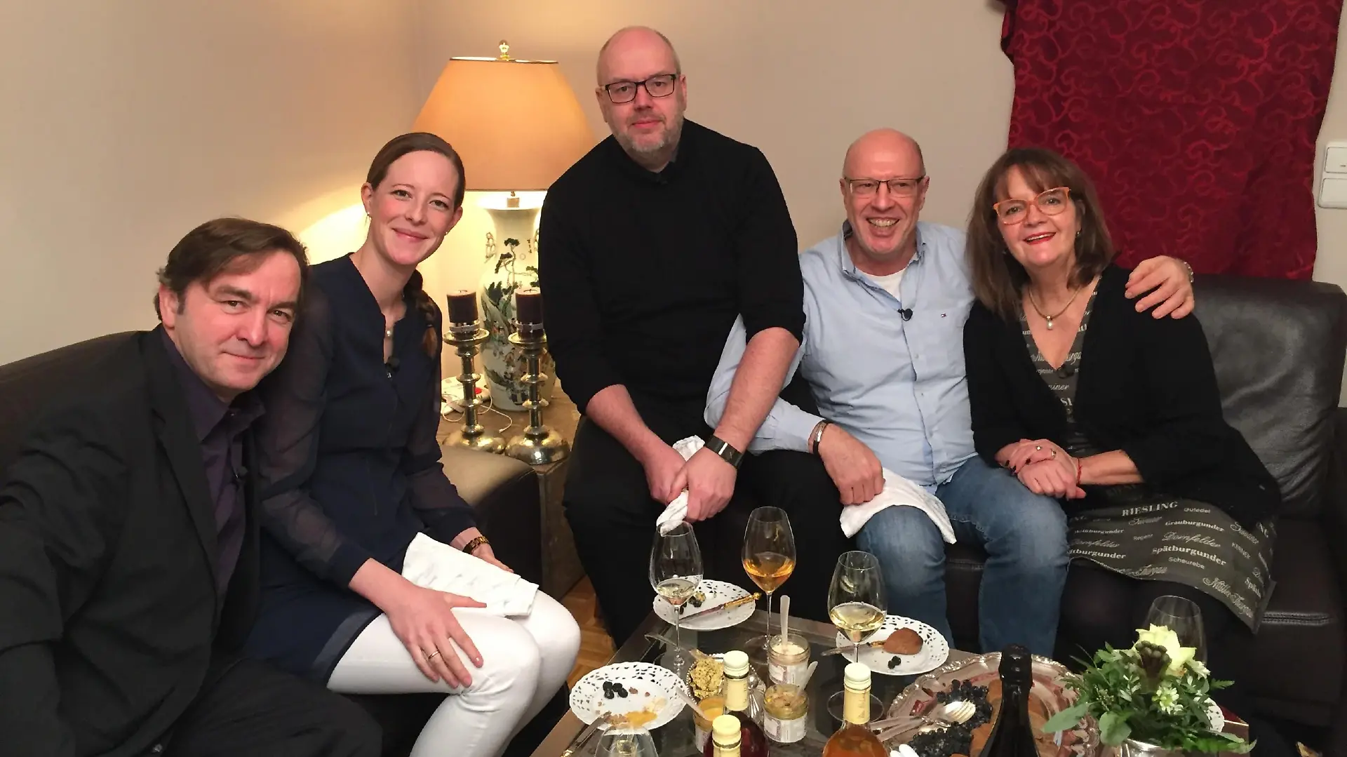 V.l.: Arun, Linda, Jens, Michael und Gastgeberin Beate.