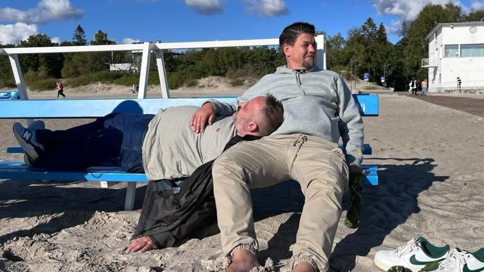 Matthias Diether (l.) und Tim Mälzer
+++ Die Verwendung des sendungsbezogenen Materials ist nur mit dem Hinweis und Verlinkung auf RTL+ gestattet. +++